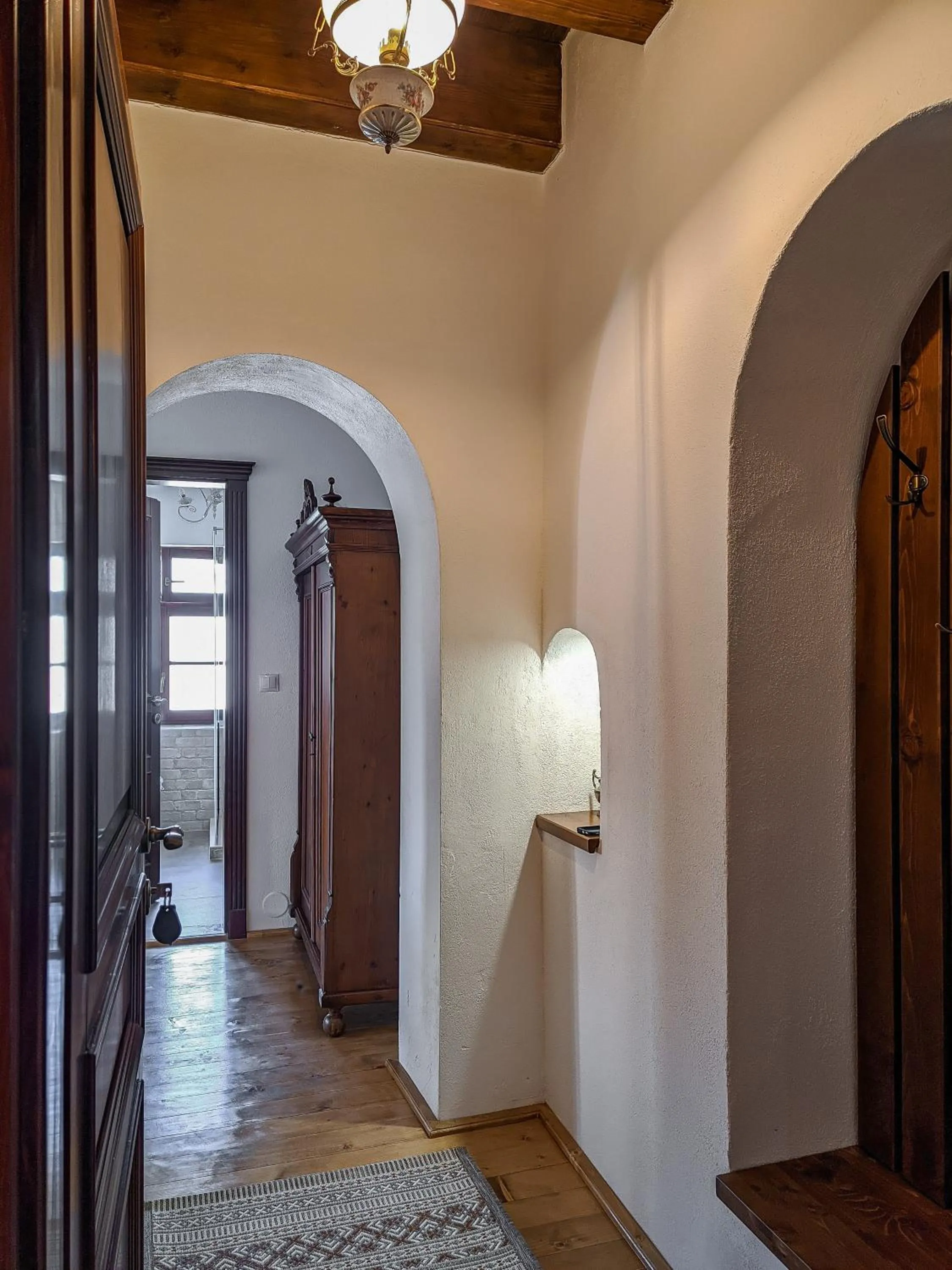 Facade/entrance in La Teo Pensiune si Pivnita