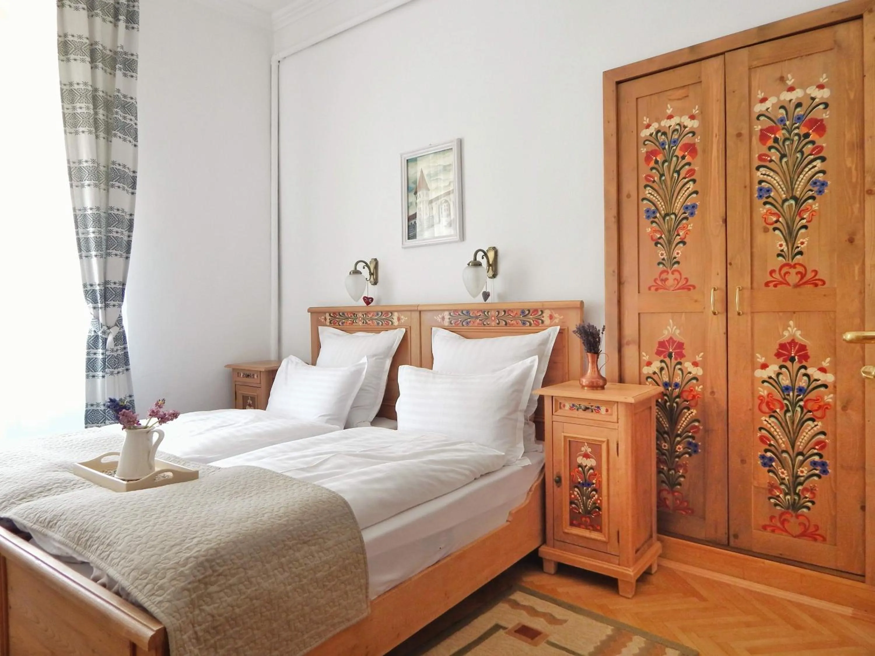 Photo of the whole room, Bed in La Teo Pensiune si Pivnita