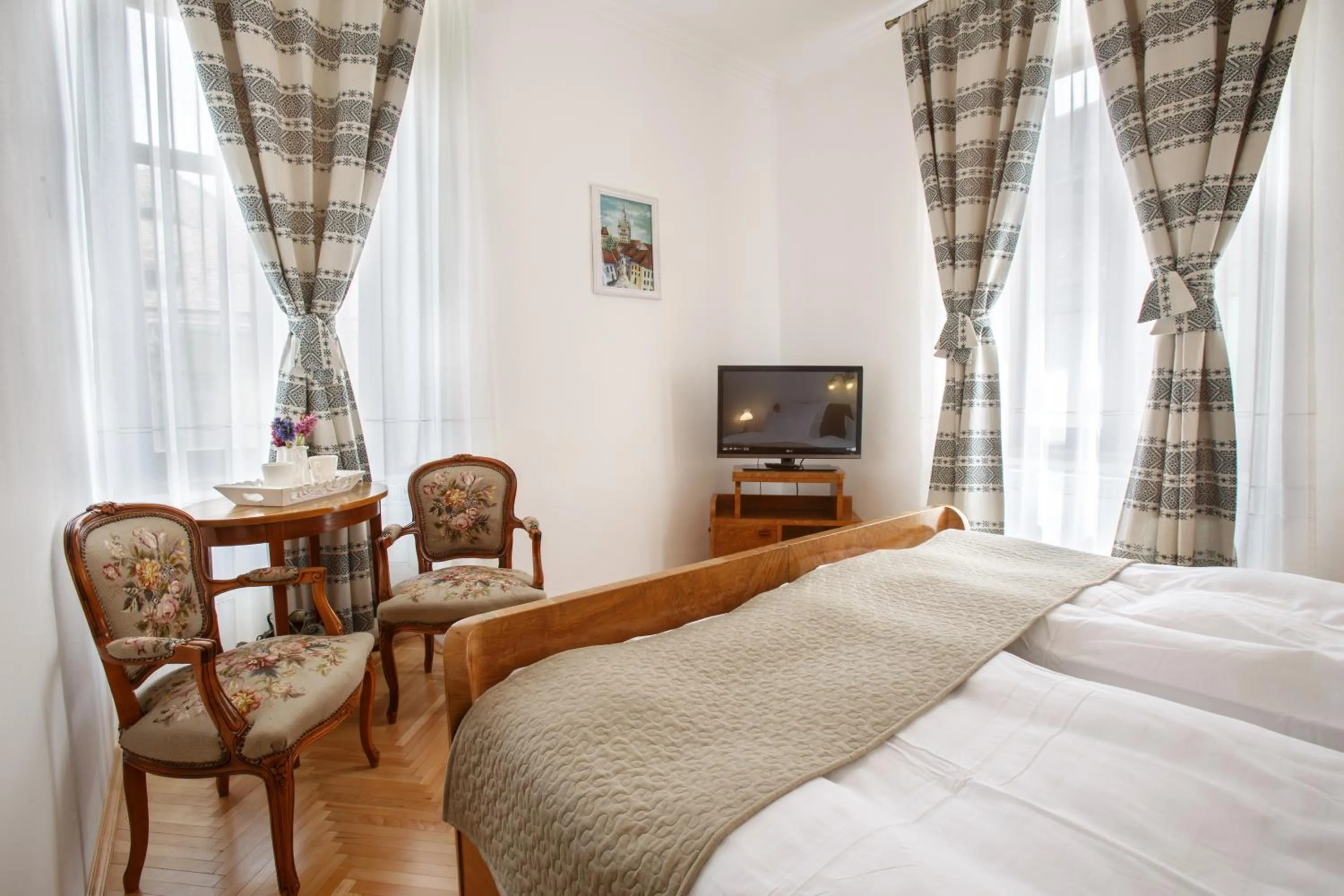 Decorative detail, Bed in La Teo Pensiune si Pivnita