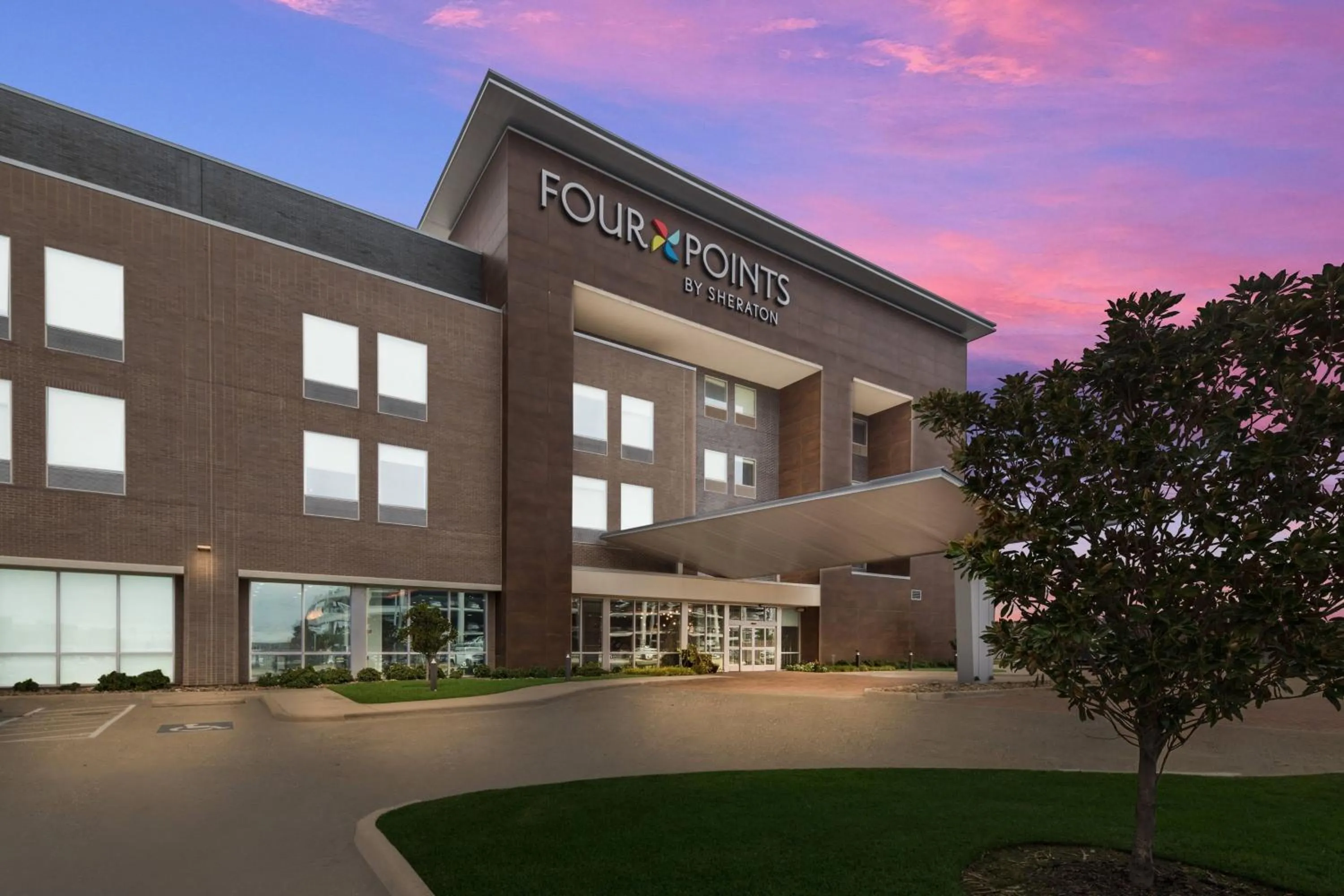Property building in Four Points by Sheraton Plano