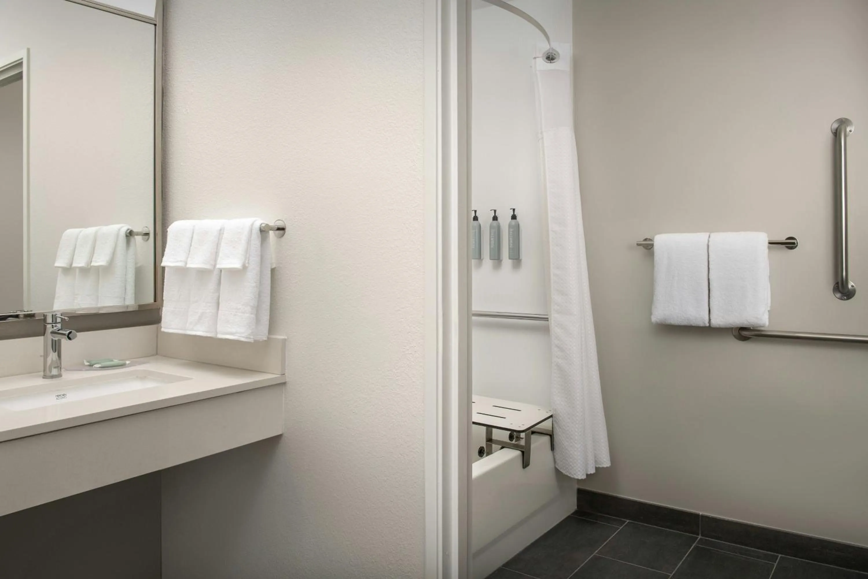 Bathroom in Courtyard by Marriott Dayton Beavercreek