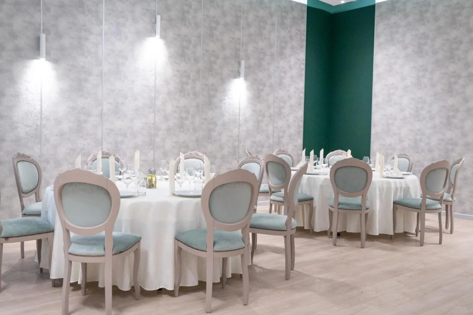 Restaurant/places to eat in Hotel Maria