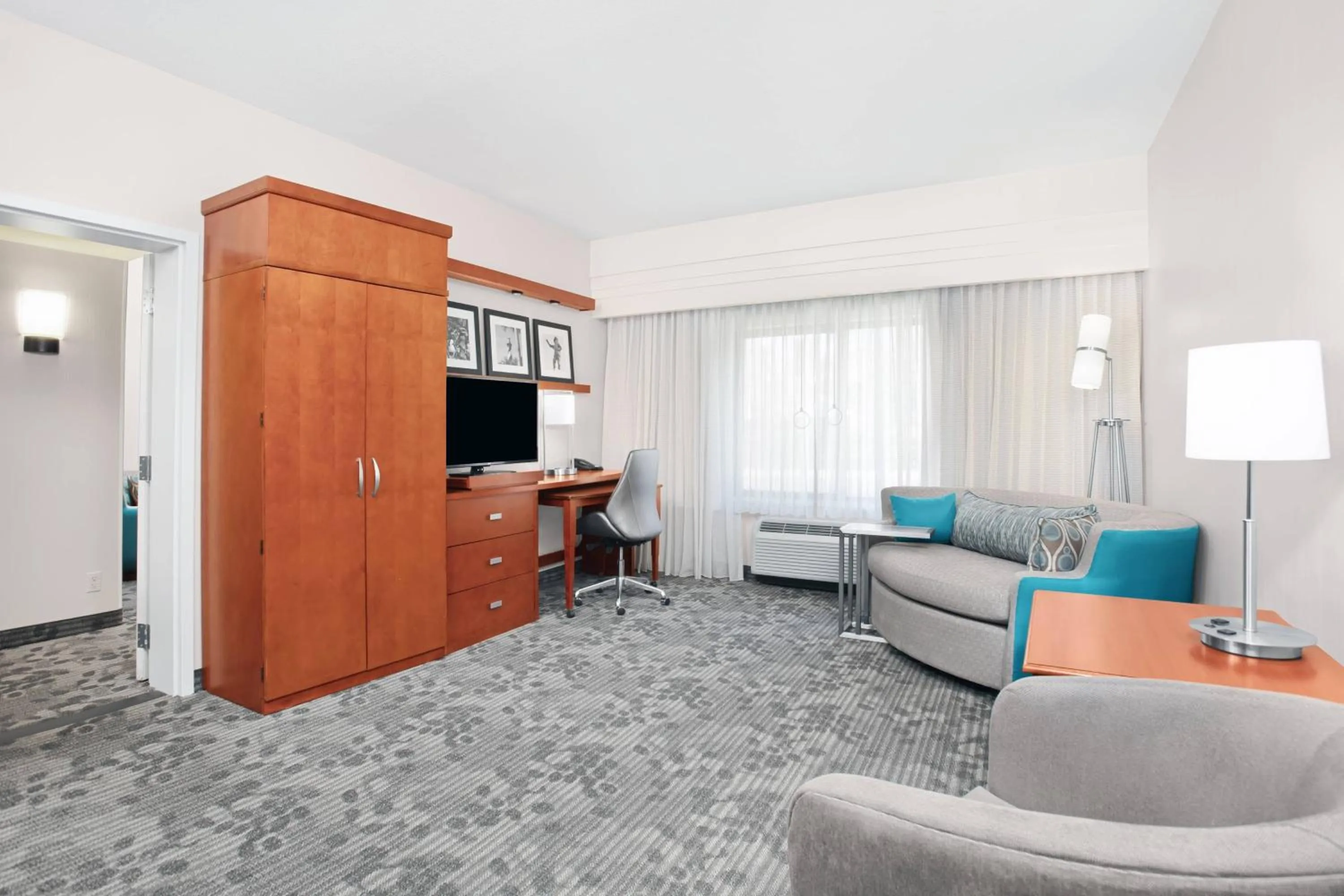 Living room in Courtyard by Marriott St. Augustine I-95