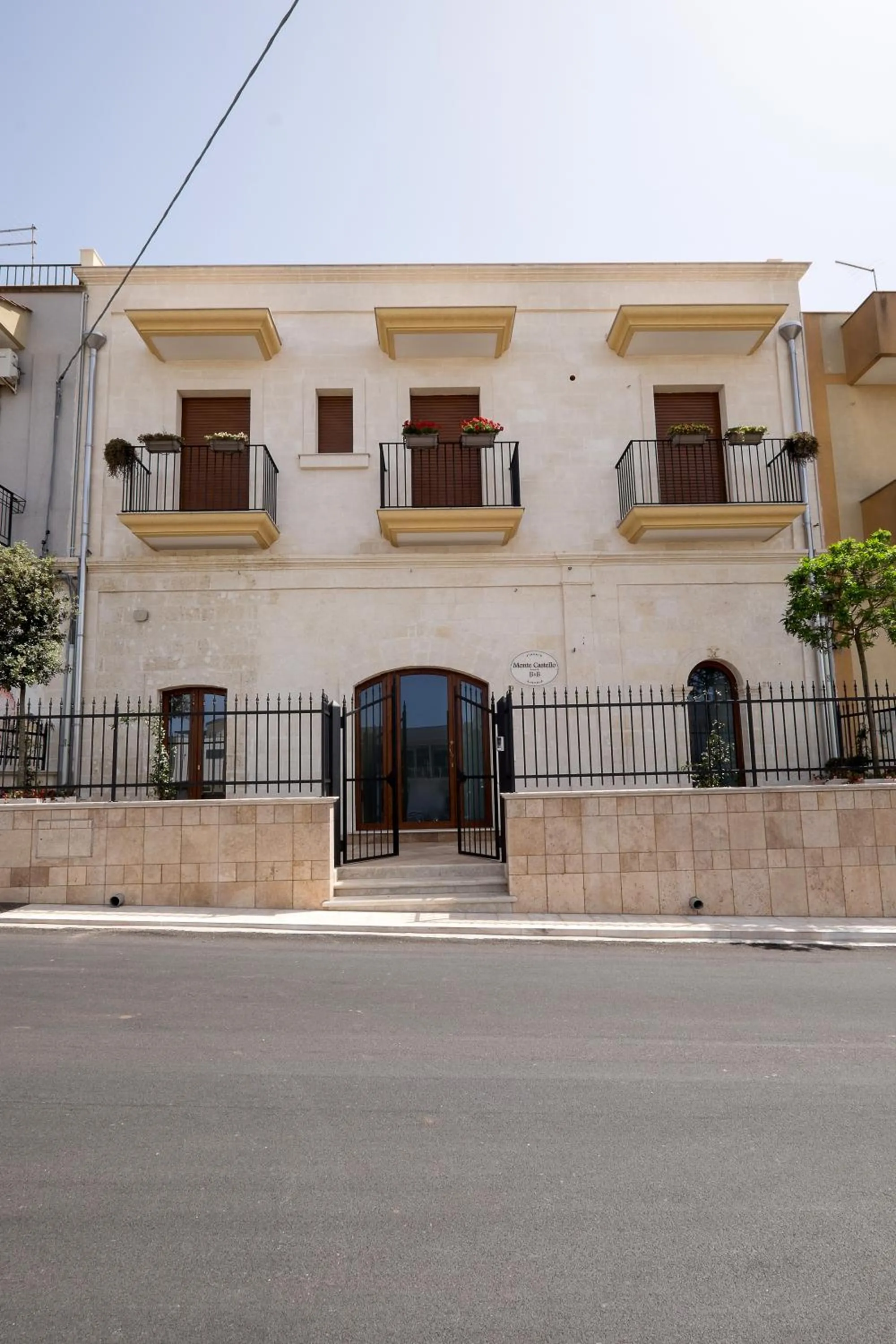 Facade/entrance in Monte Castello