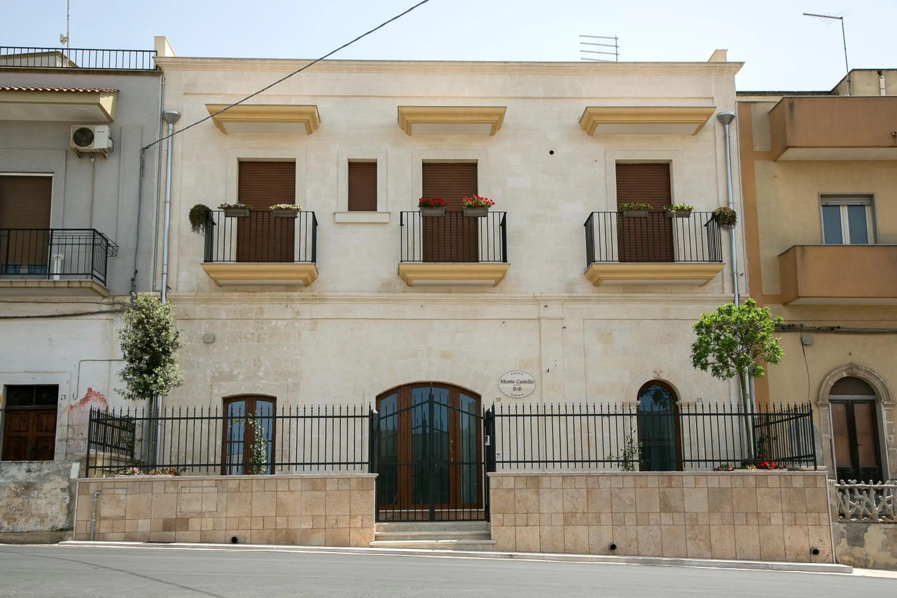 Property building in Monte Castello