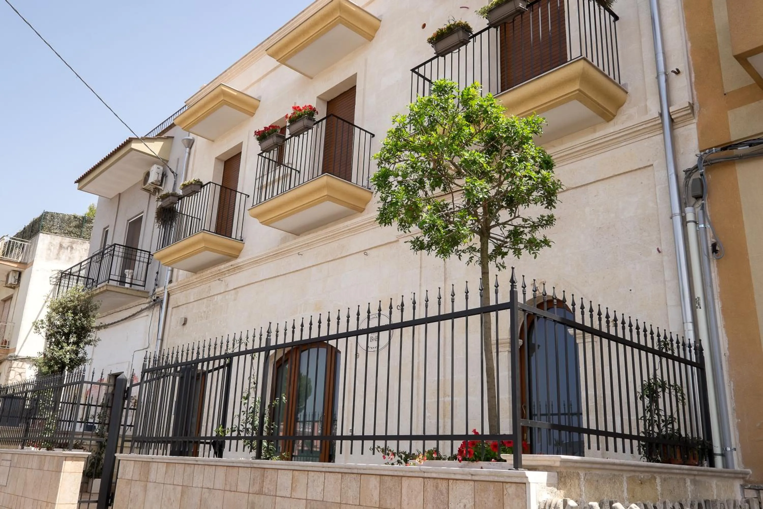 Facade/entrance in Monte Castello