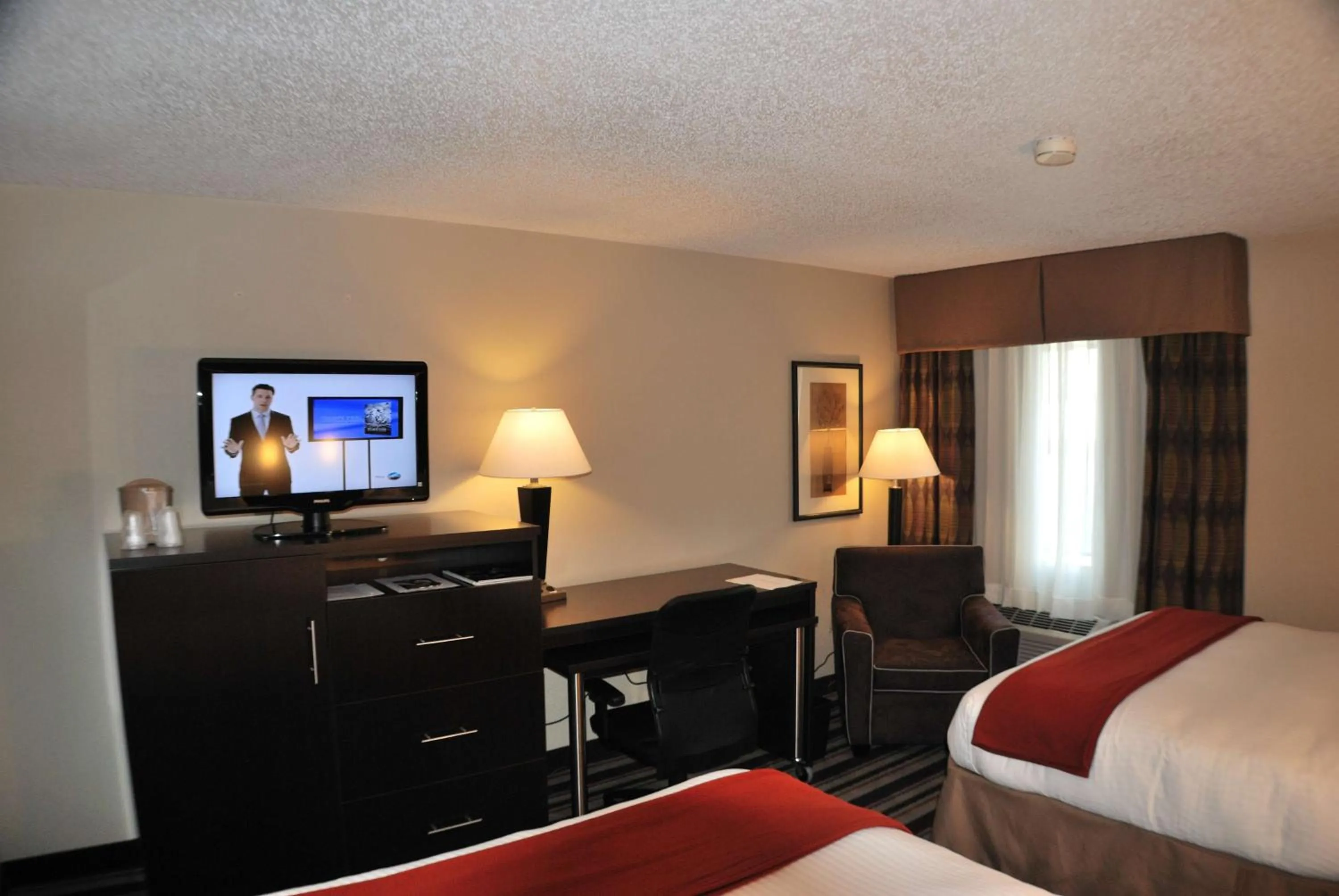 Photo of the whole room, Bed in Holiday Inn Express Nashville W-I40 by IHG