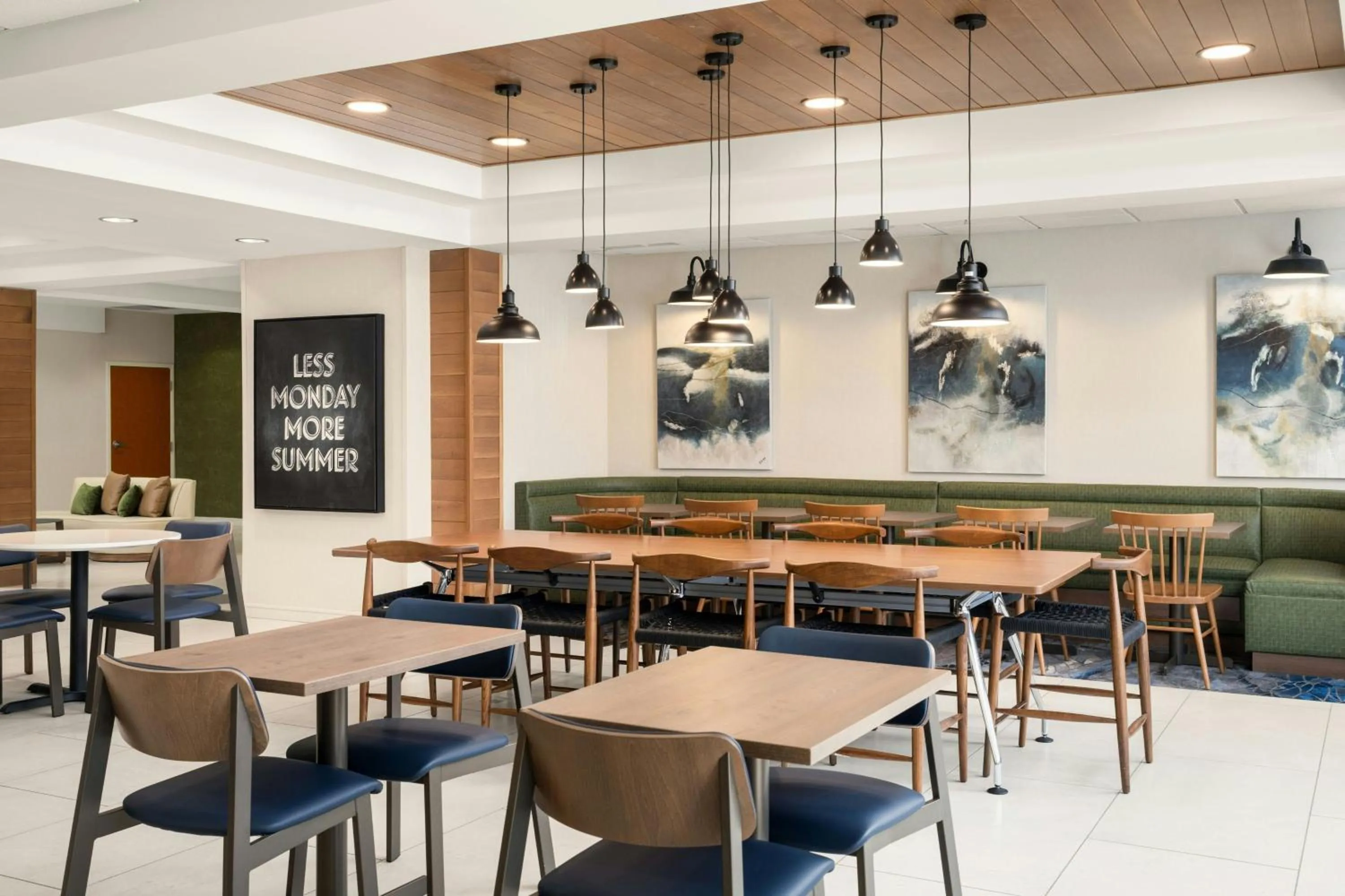 Breakfast in Fairfield Inn and Suites Jacksonville Beach