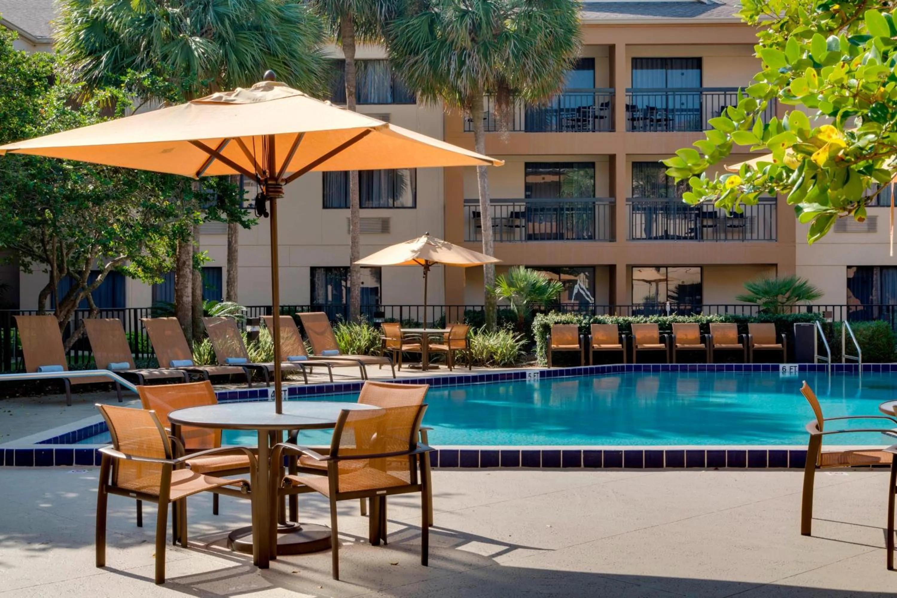 Swimming pool in Courtyard by Marriott Ocala