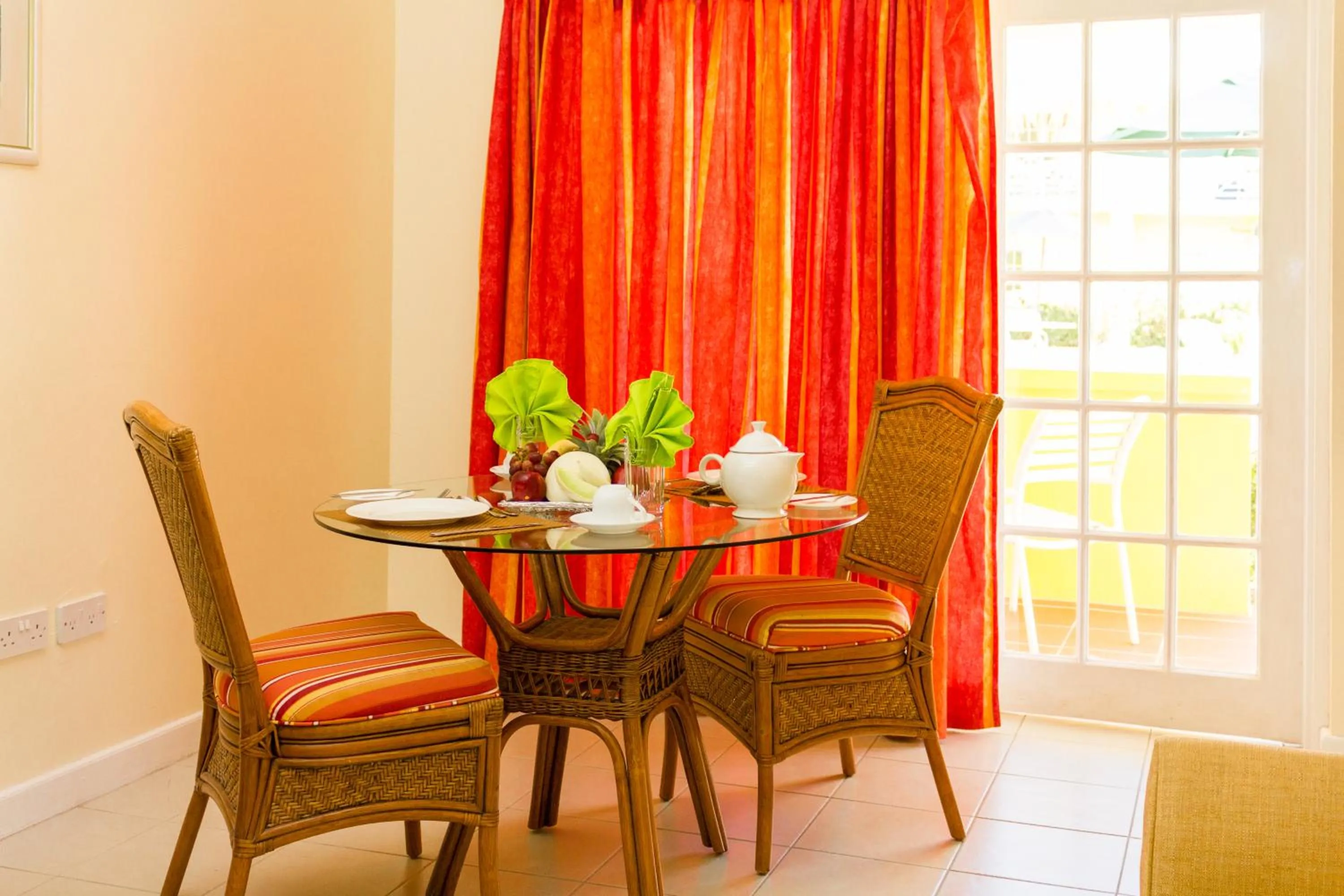 Living room in Bay Gardens Hotel