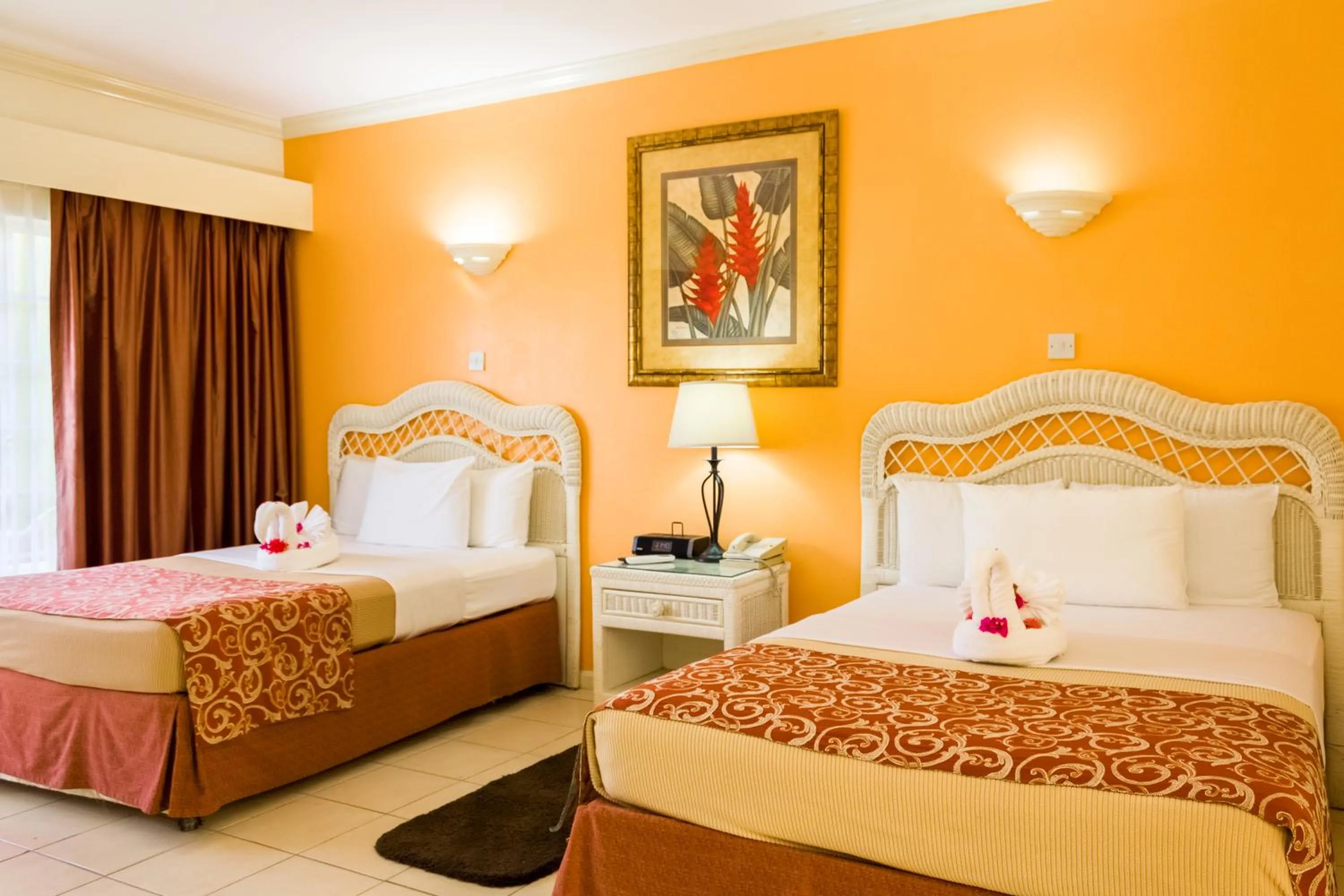 Bedroom, Bed in Bay Gardens Hotel