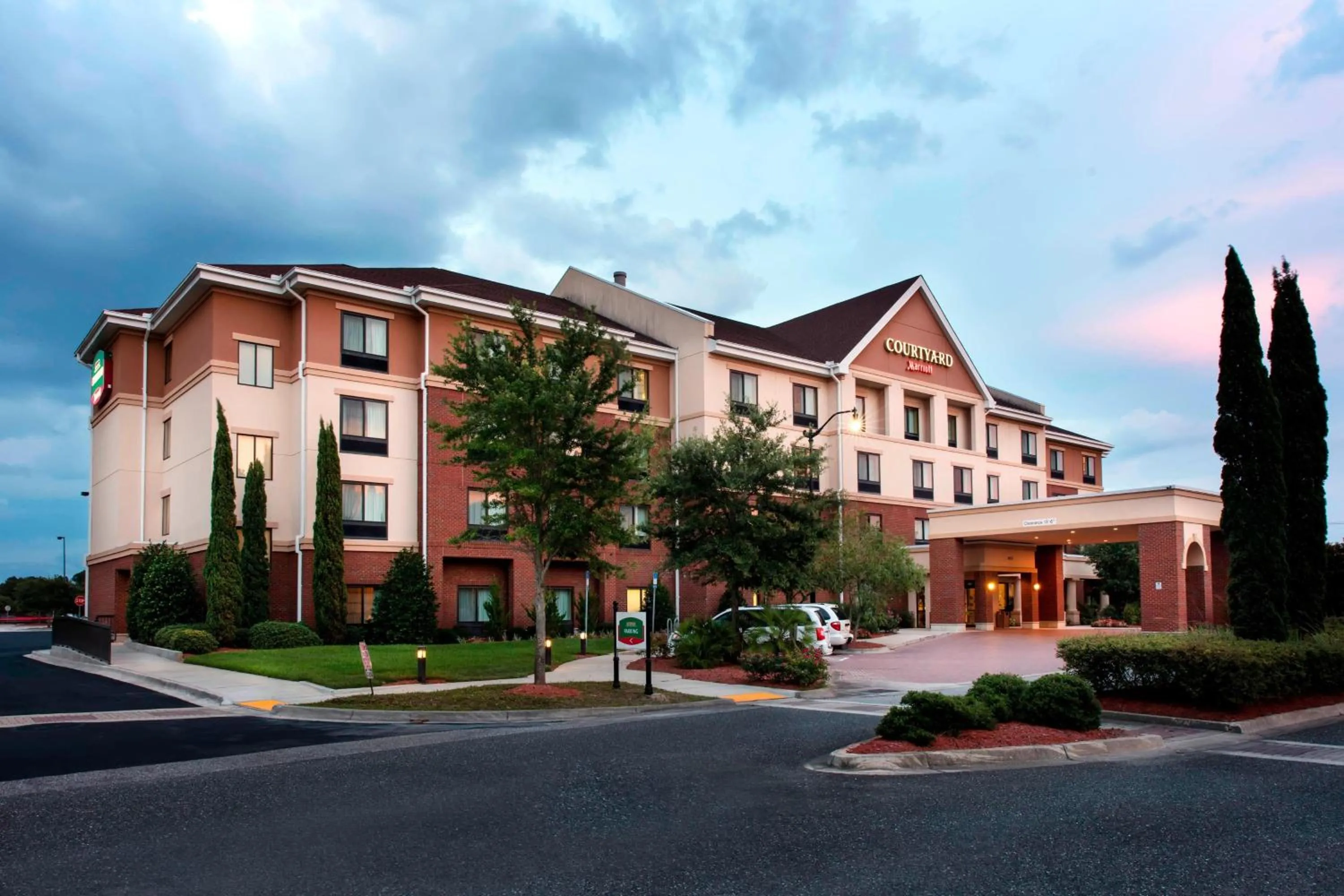 Property building in Courtyard by Marriott Jacksonville I-295/East Beltway