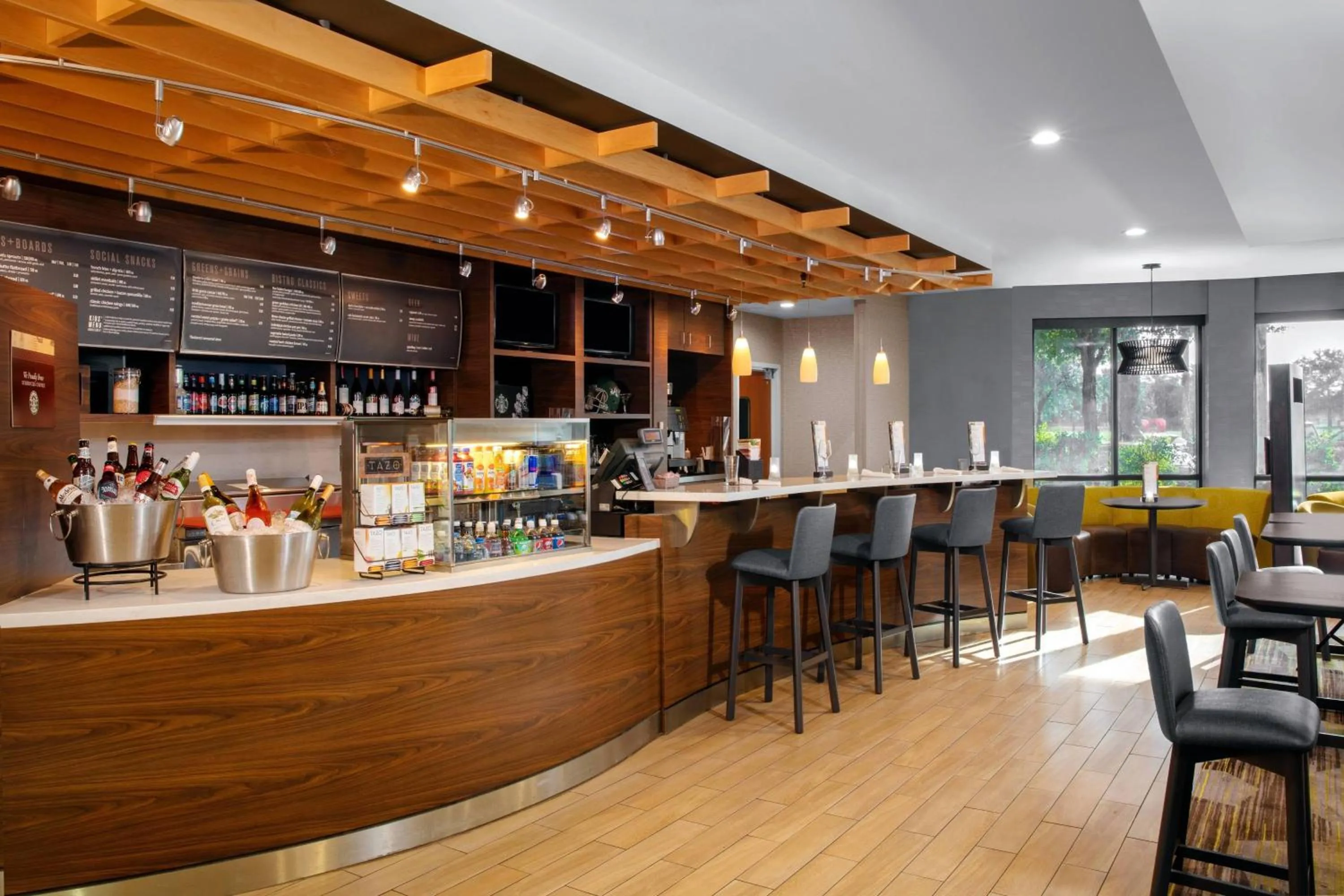 Lounge or bar in Courtyard by Marriott Jacksonville I-295/East Beltway