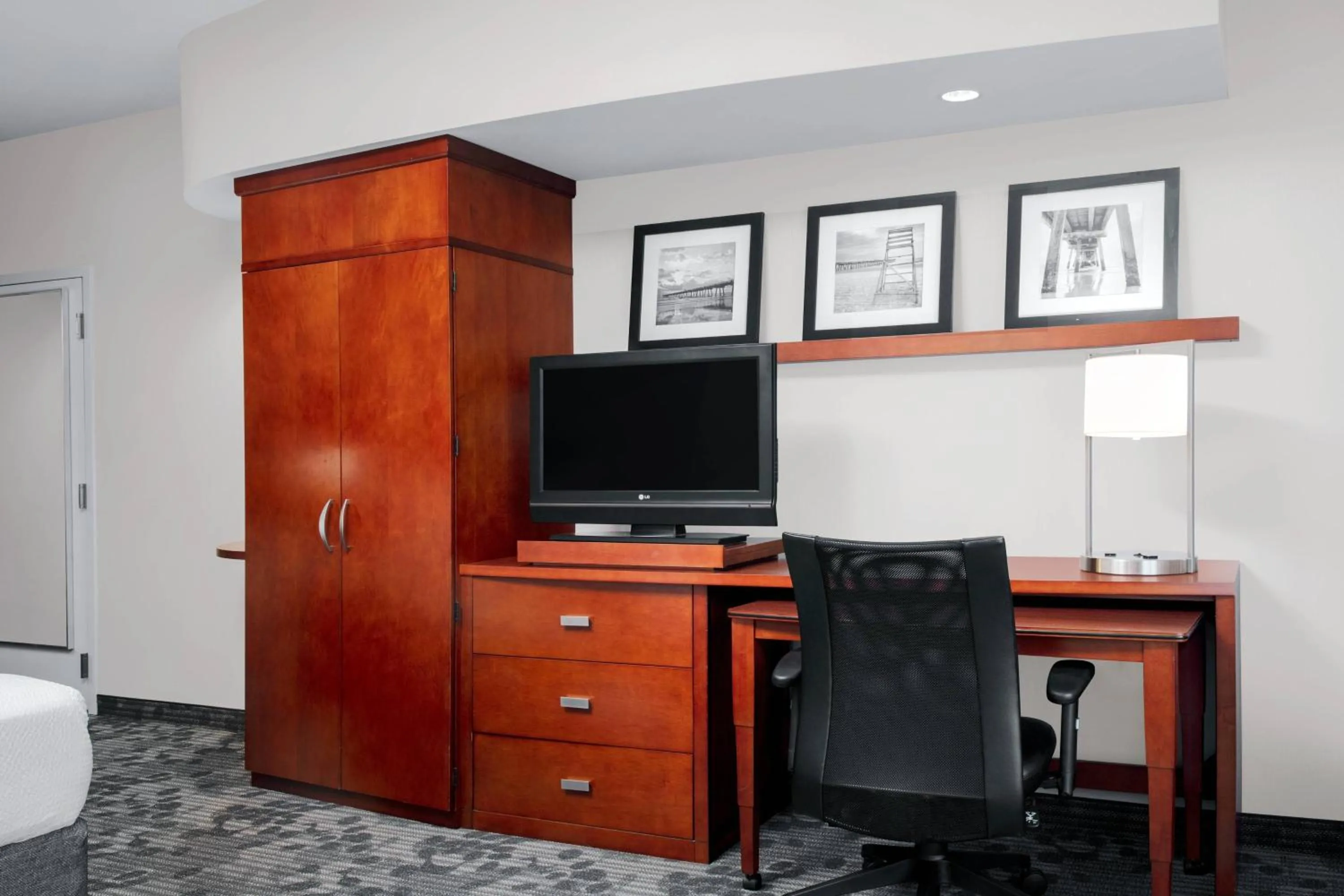 Photo of the whole room in Courtyard by Marriott Jacksonville I-295/East Beltway