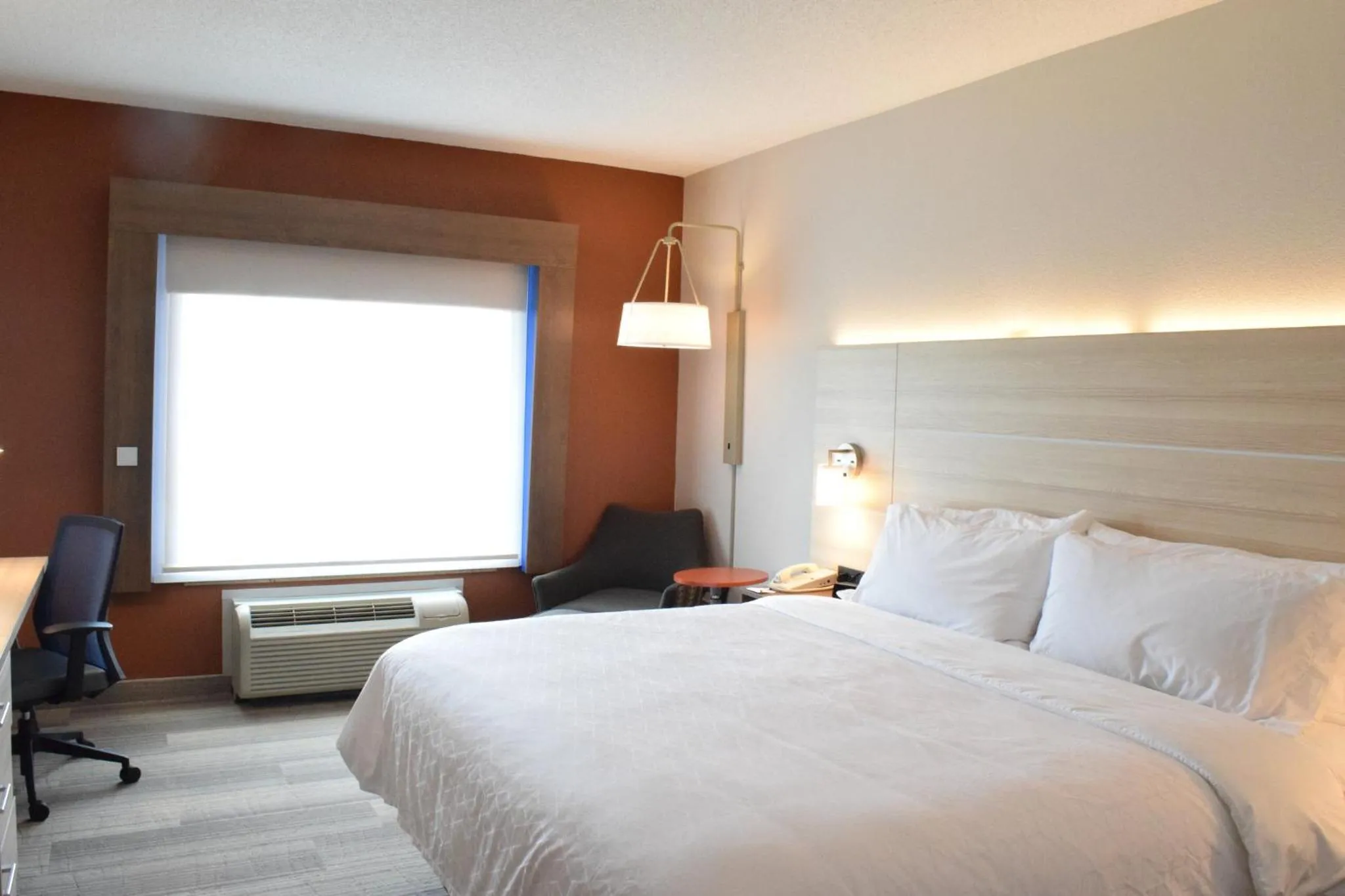 Photo of the whole room, Bed in Holiday Inn Express Hotel & Suites Rochester Webster by IHG
