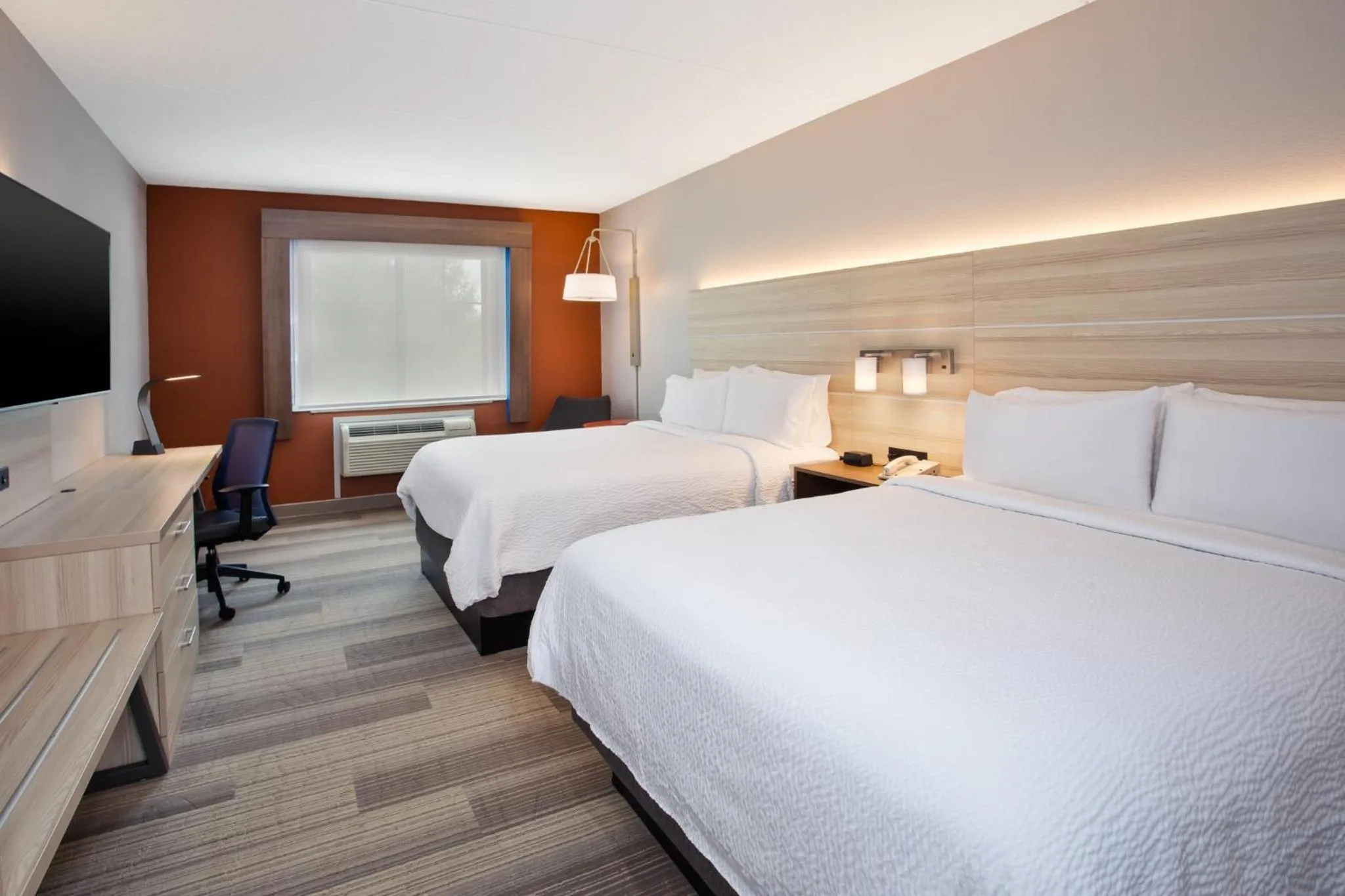 Photo of the whole room, Bed in Holiday Inn Express Hotel & Suites Rochester Webster by IHG