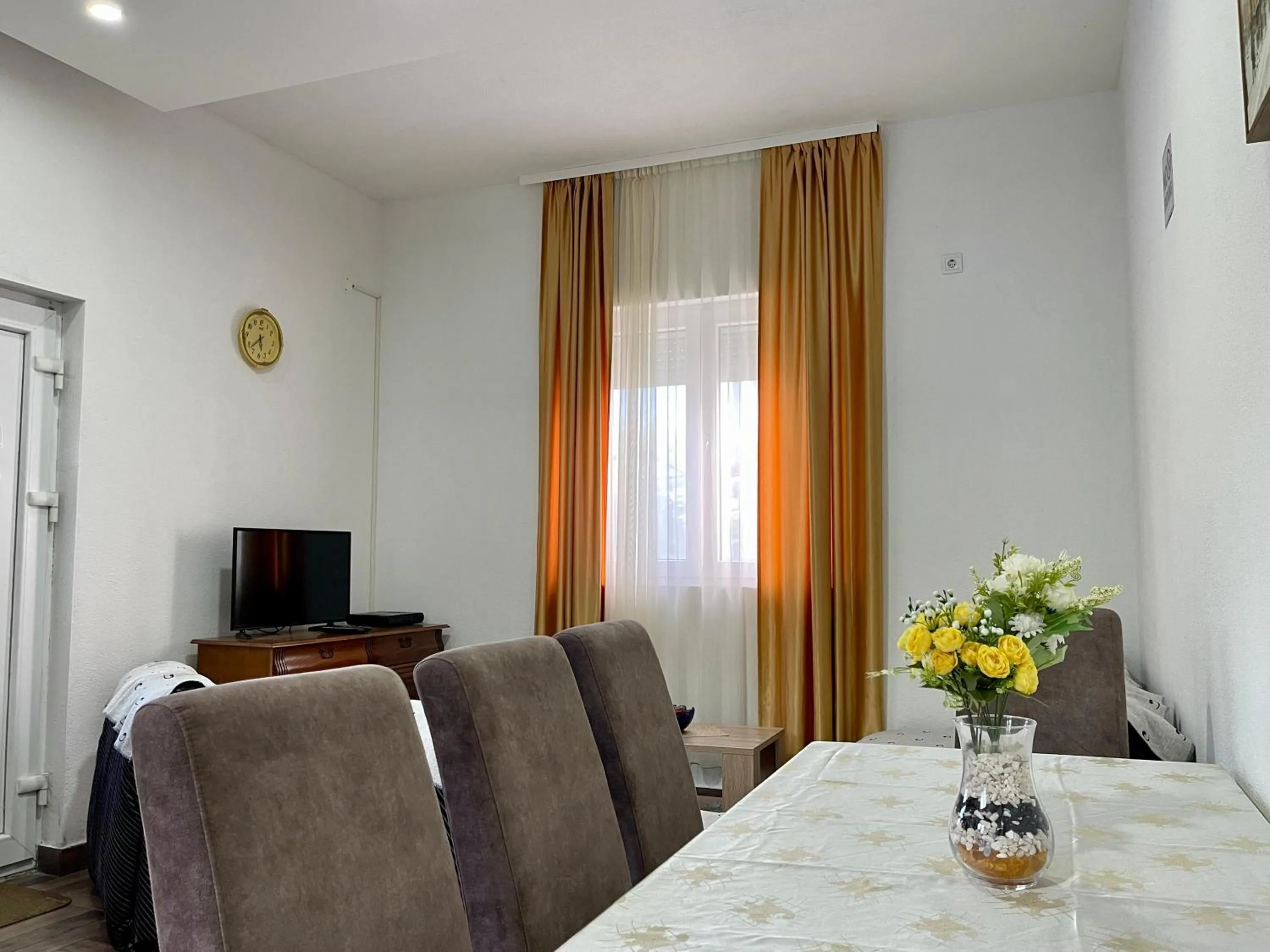 Two-Bedroom Apartment in Apartment Jovana