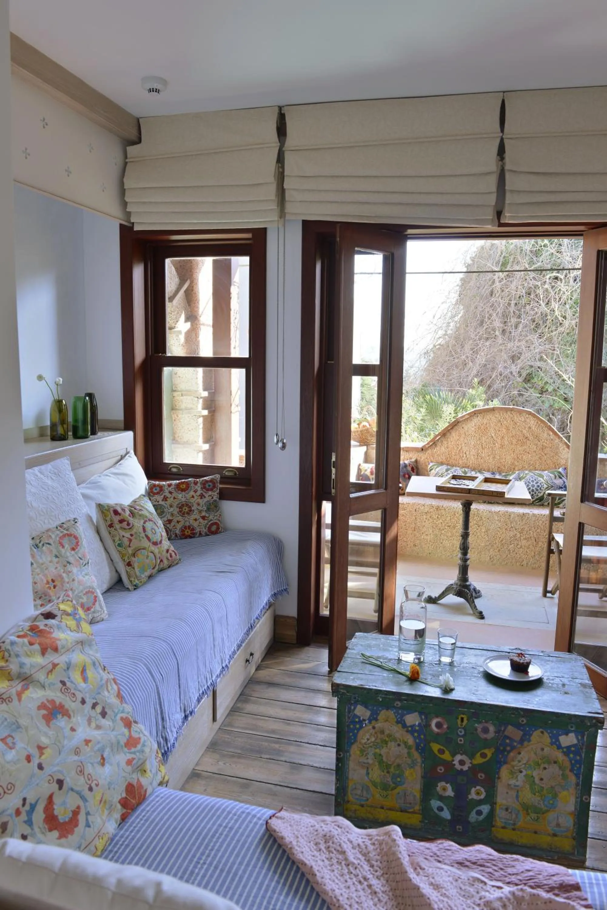 Balcony/Terrace, Bed in Hotel Empress Zoe