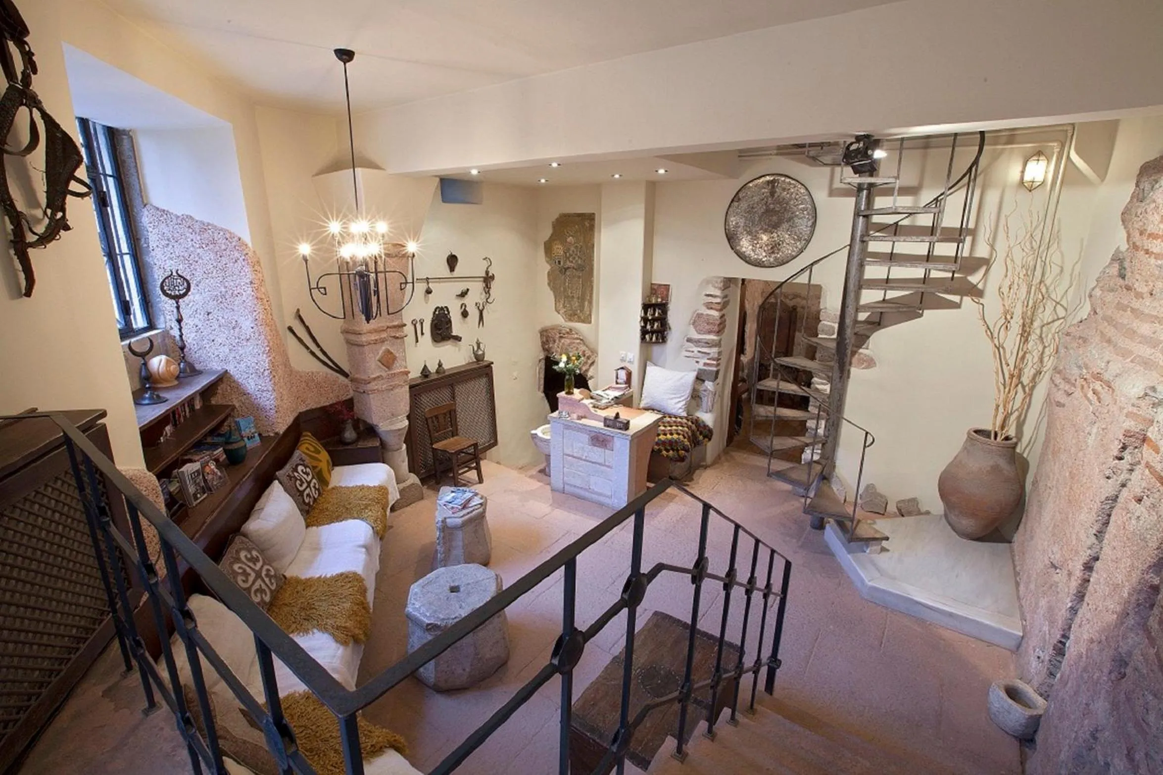 Library in Hotel Empress Zoe