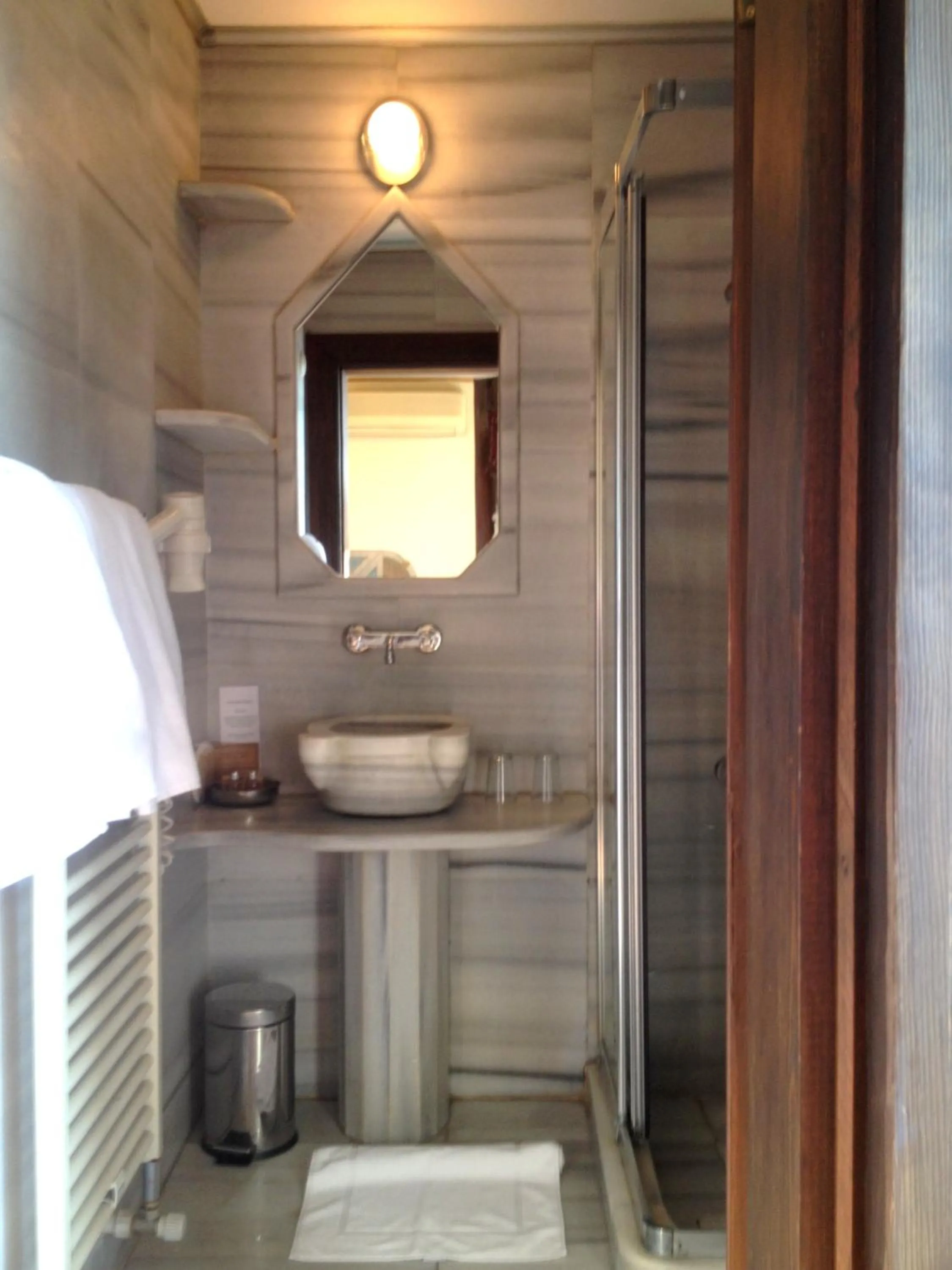 Bathroom in Hotel Empress Zoe