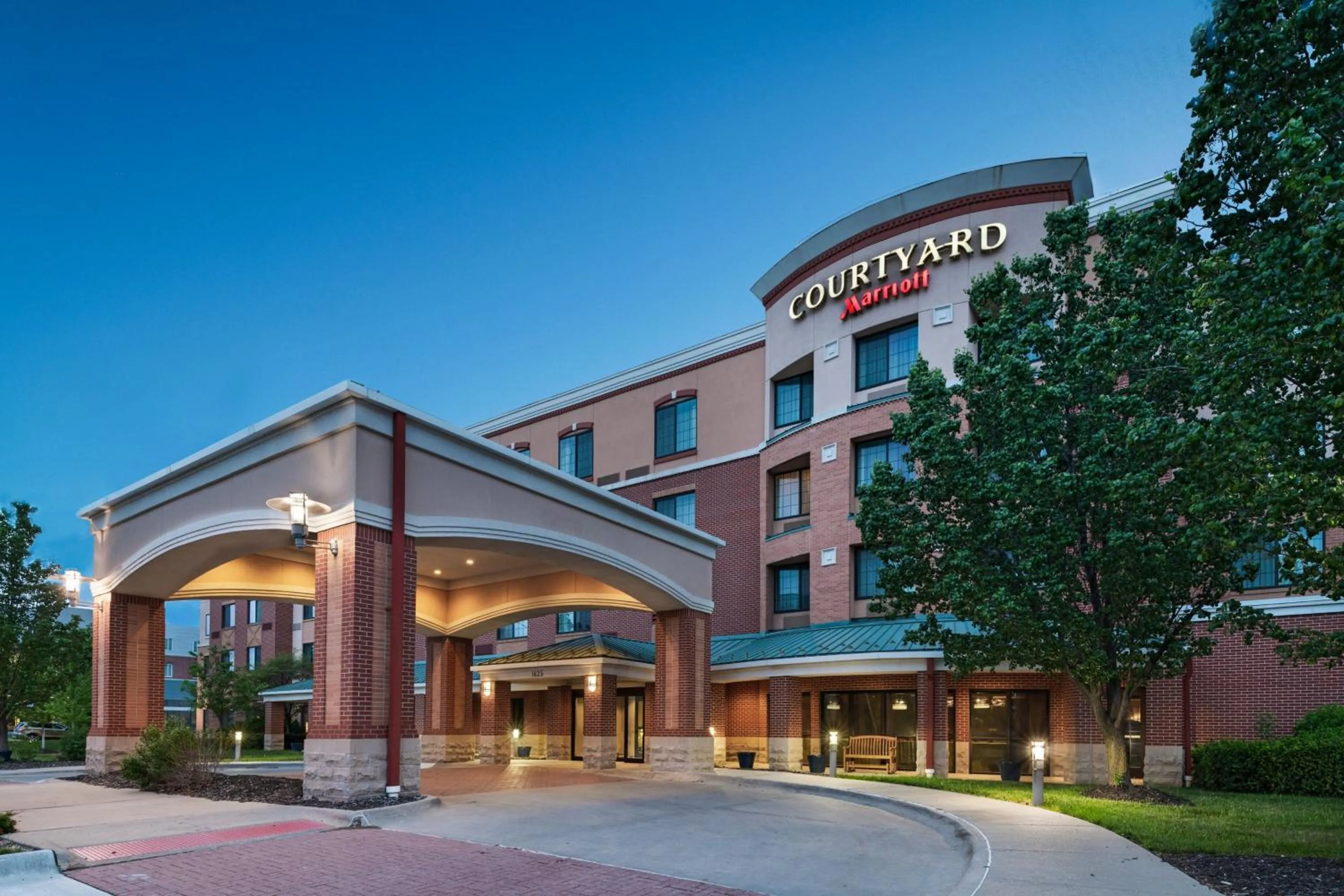 Property building in Courtyard by Marriott Omaha Aksarben Village