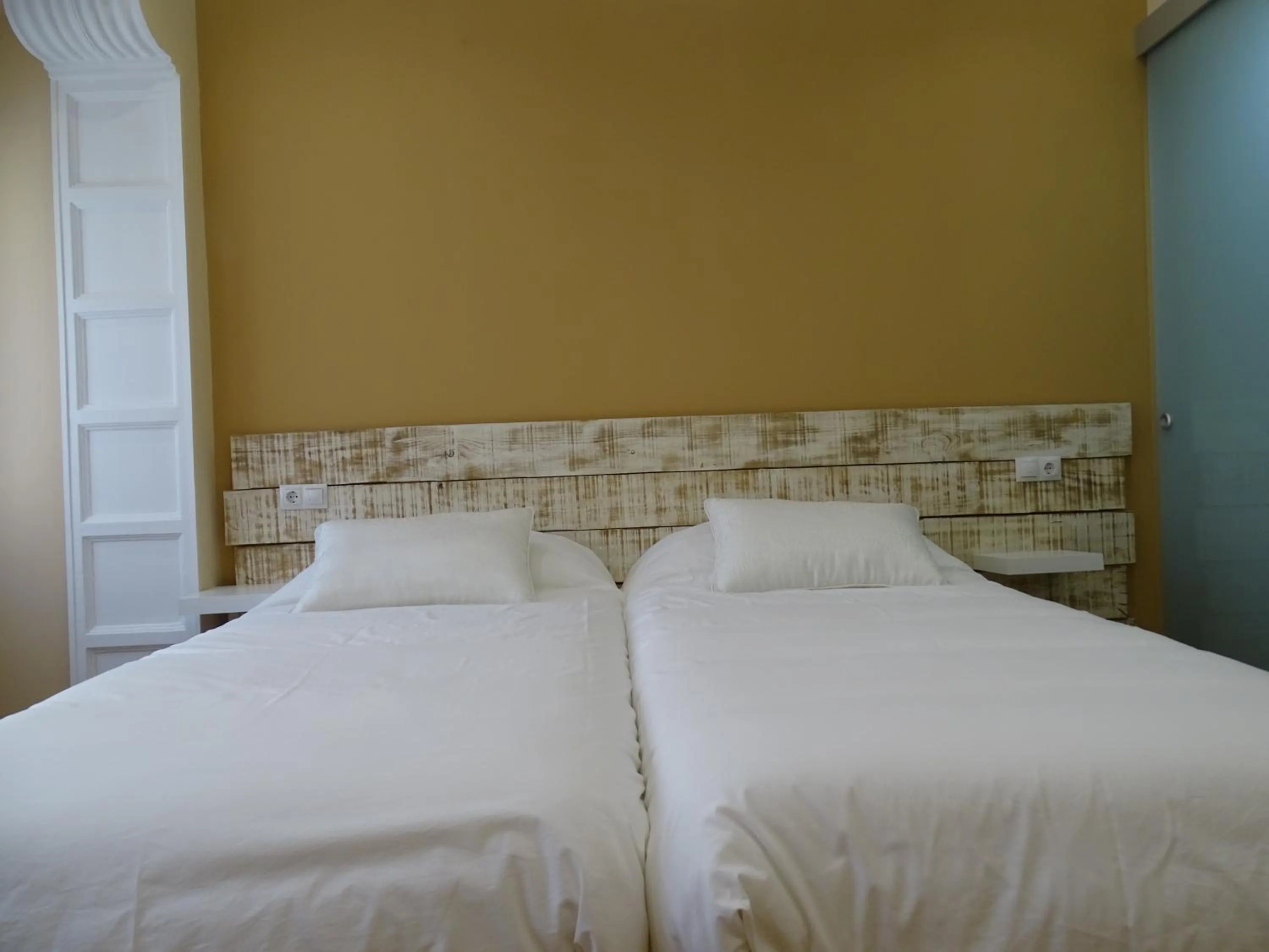 Photo of the whole room, Bed in Urban Burgos