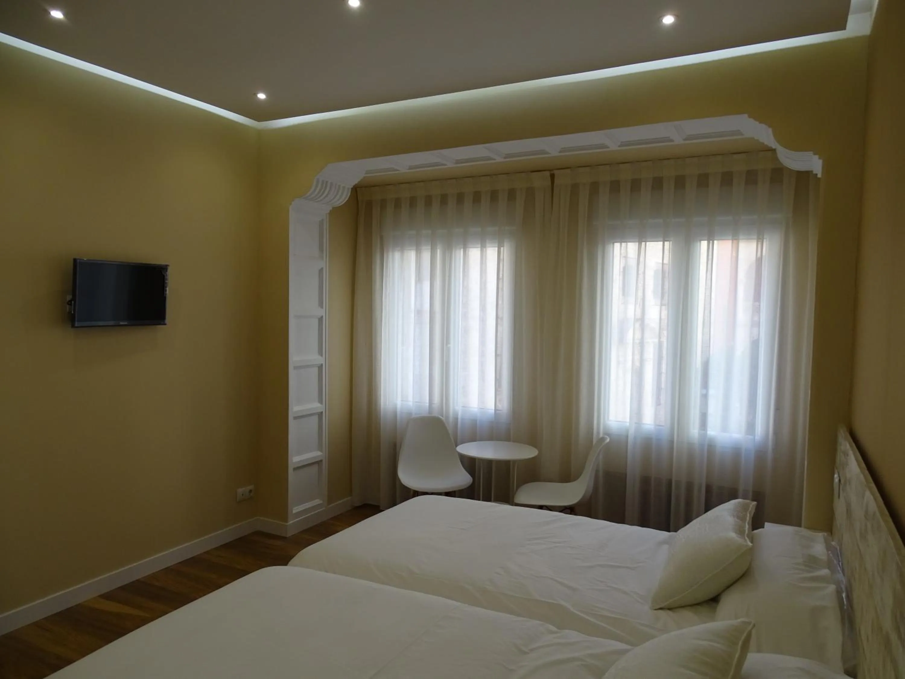 Photo of the whole room, Bed in Urban Burgos