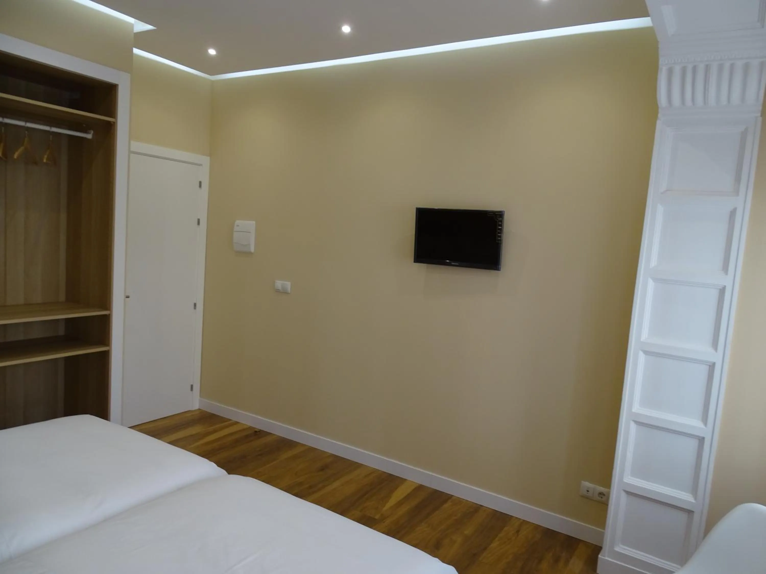 Photo of the whole room, Bed in Urban Burgos