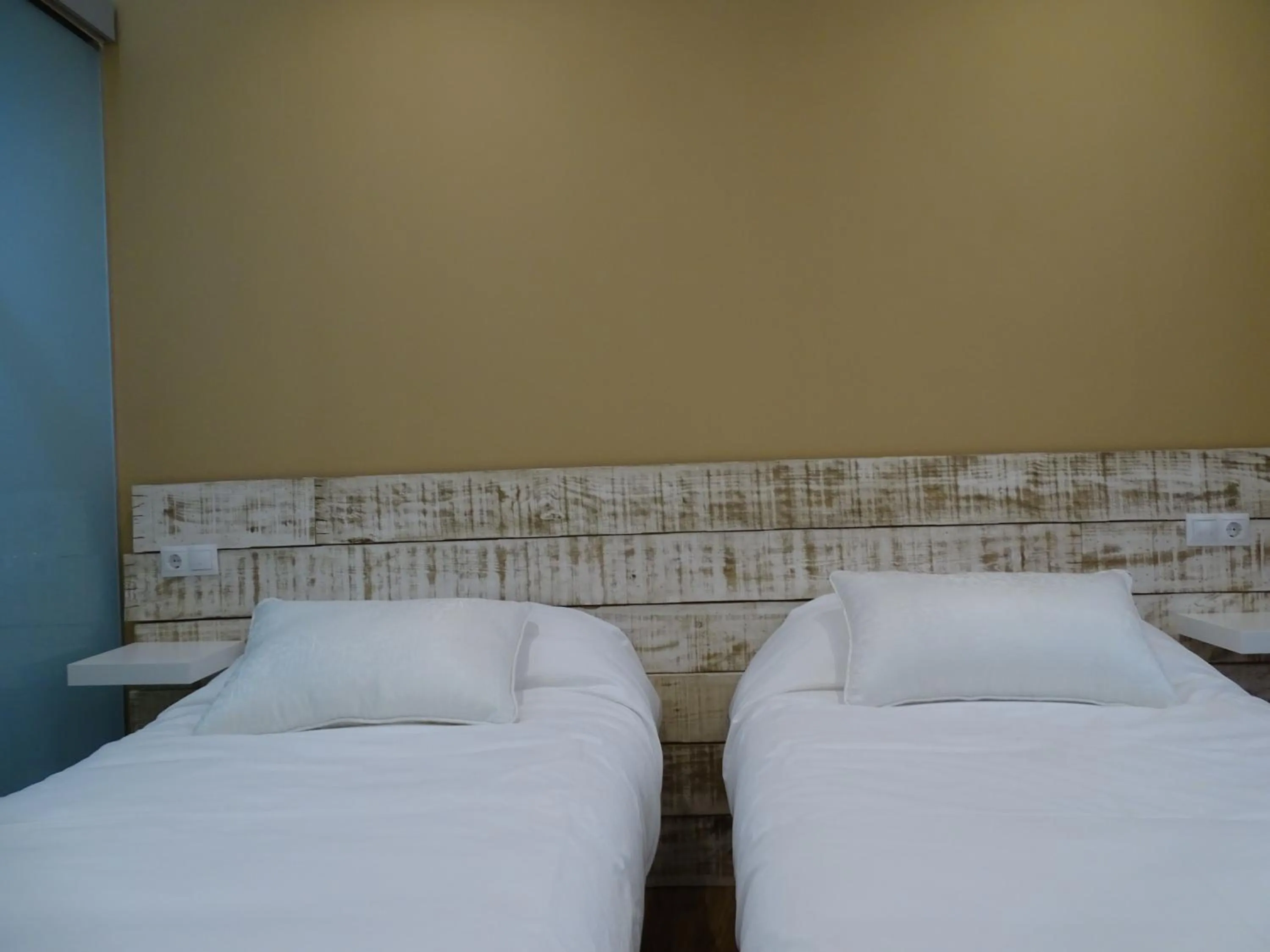 Photo of the whole room, Bed in Urban Burgos