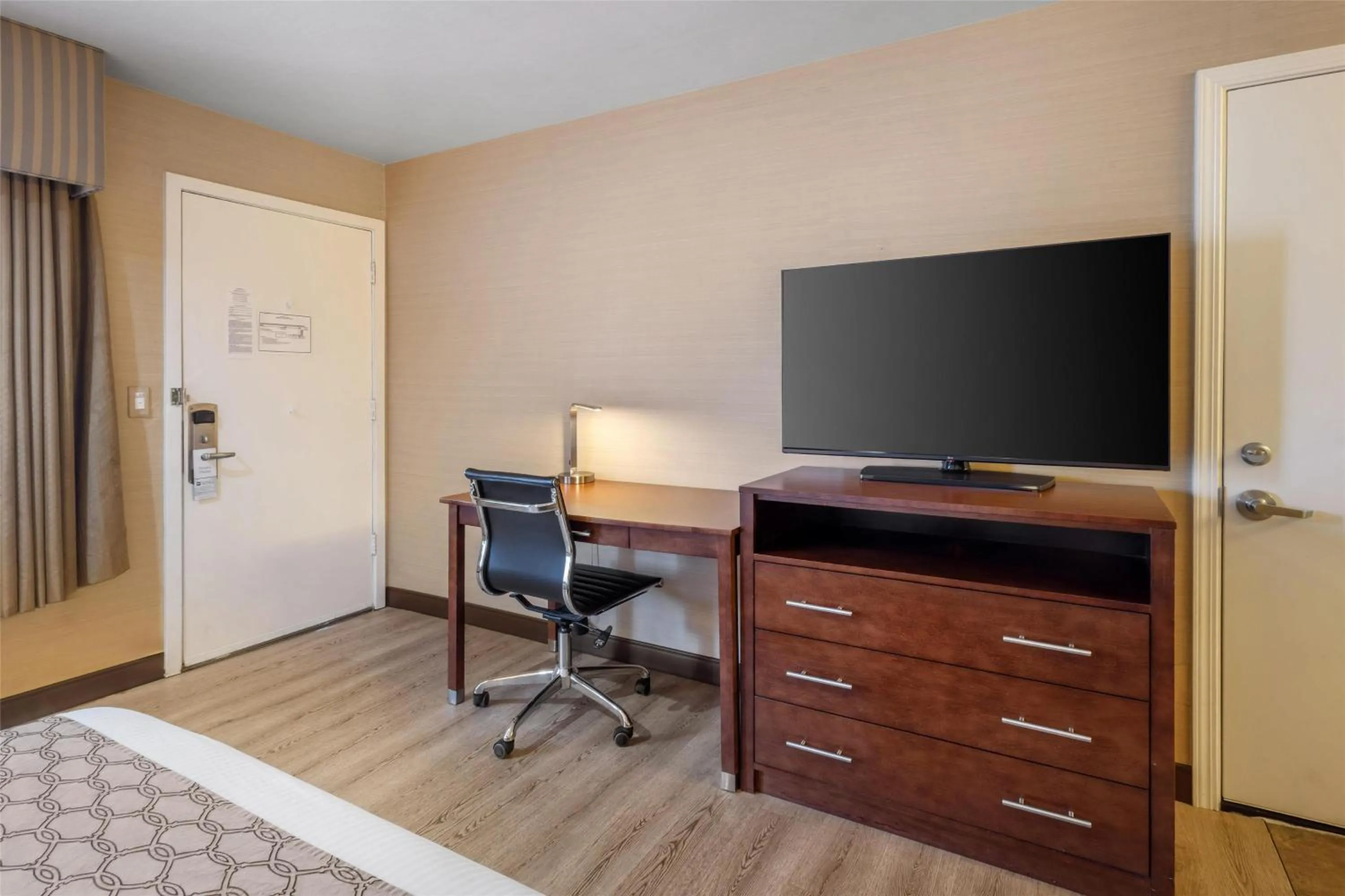 Bedroom, Bed in Best Western Inn Santa Clara