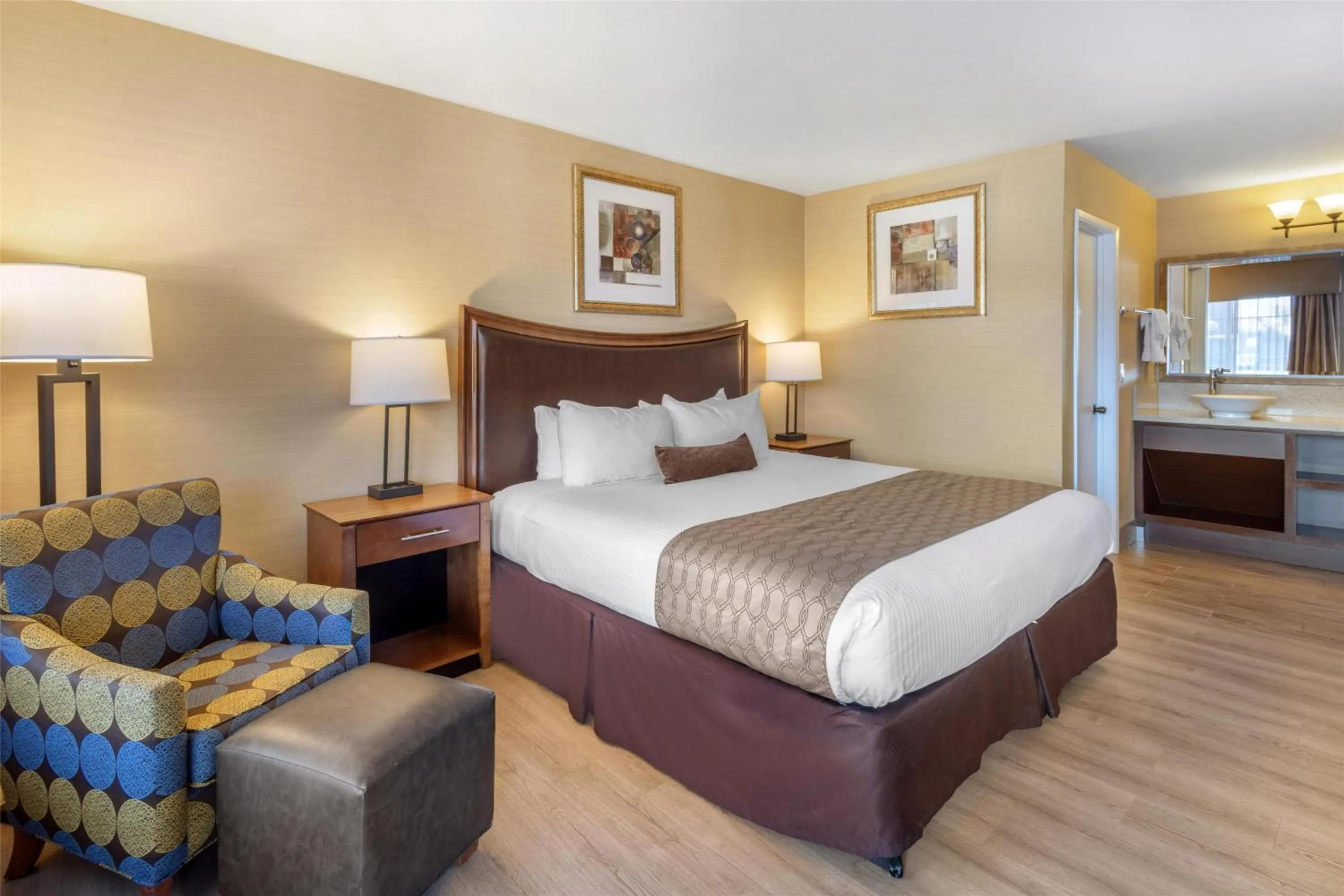 Bedroom, Bed in Best Western Inn Santa Clara