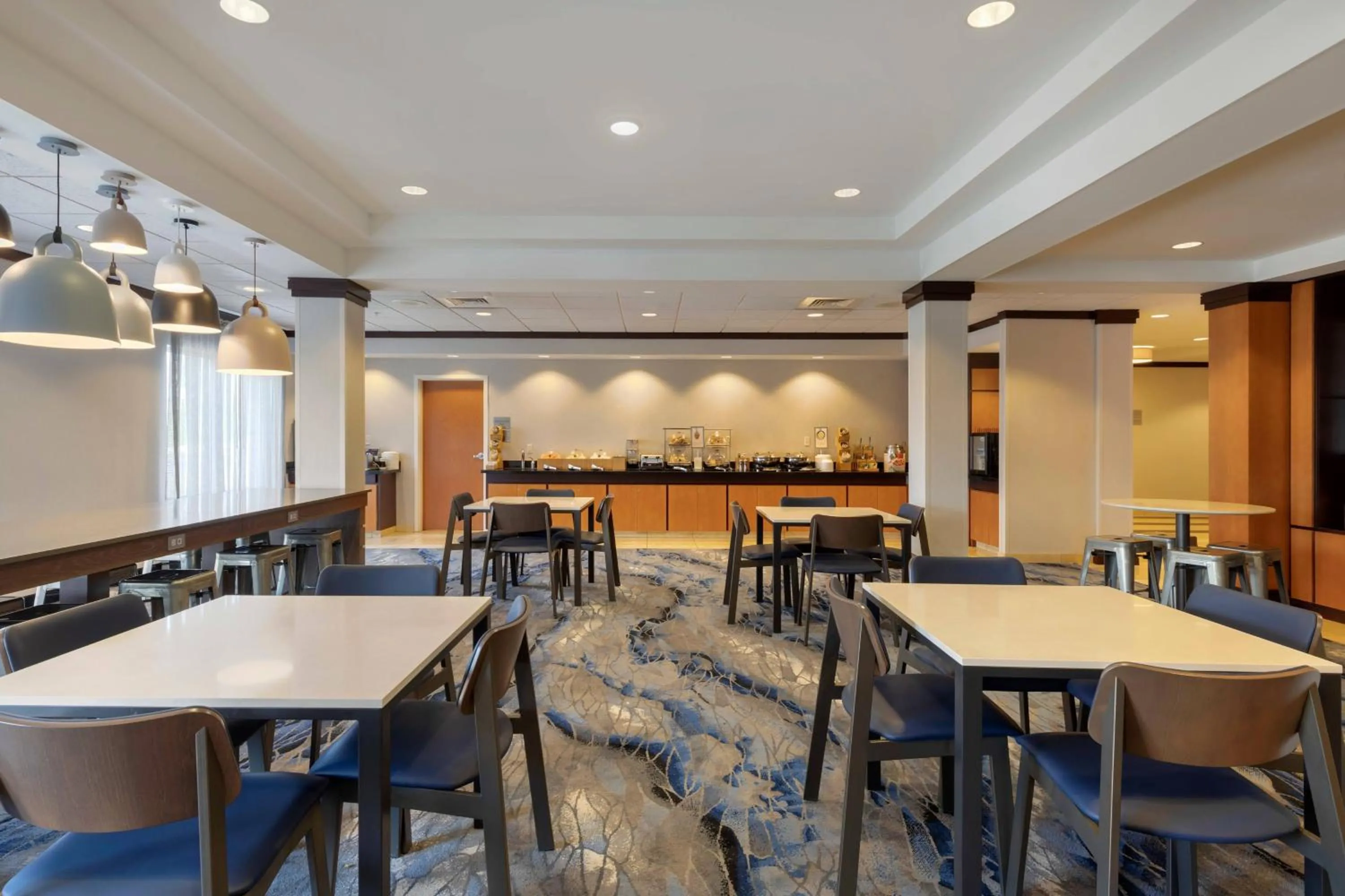 Breakfast in Fairfield Inn & Suites by Marriott Rockford