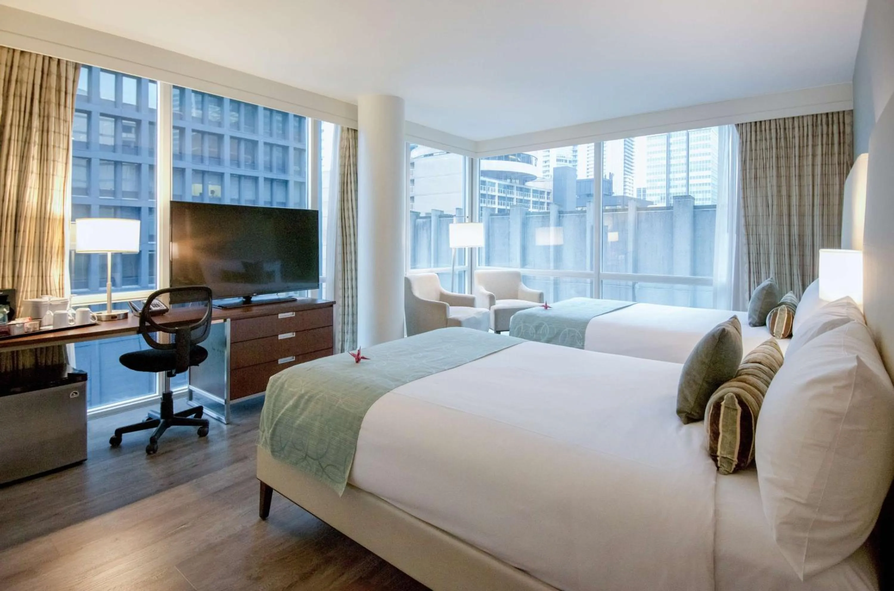 Bedroom, Bed in Coast Coal Harbour Vancouver Hotel by APA