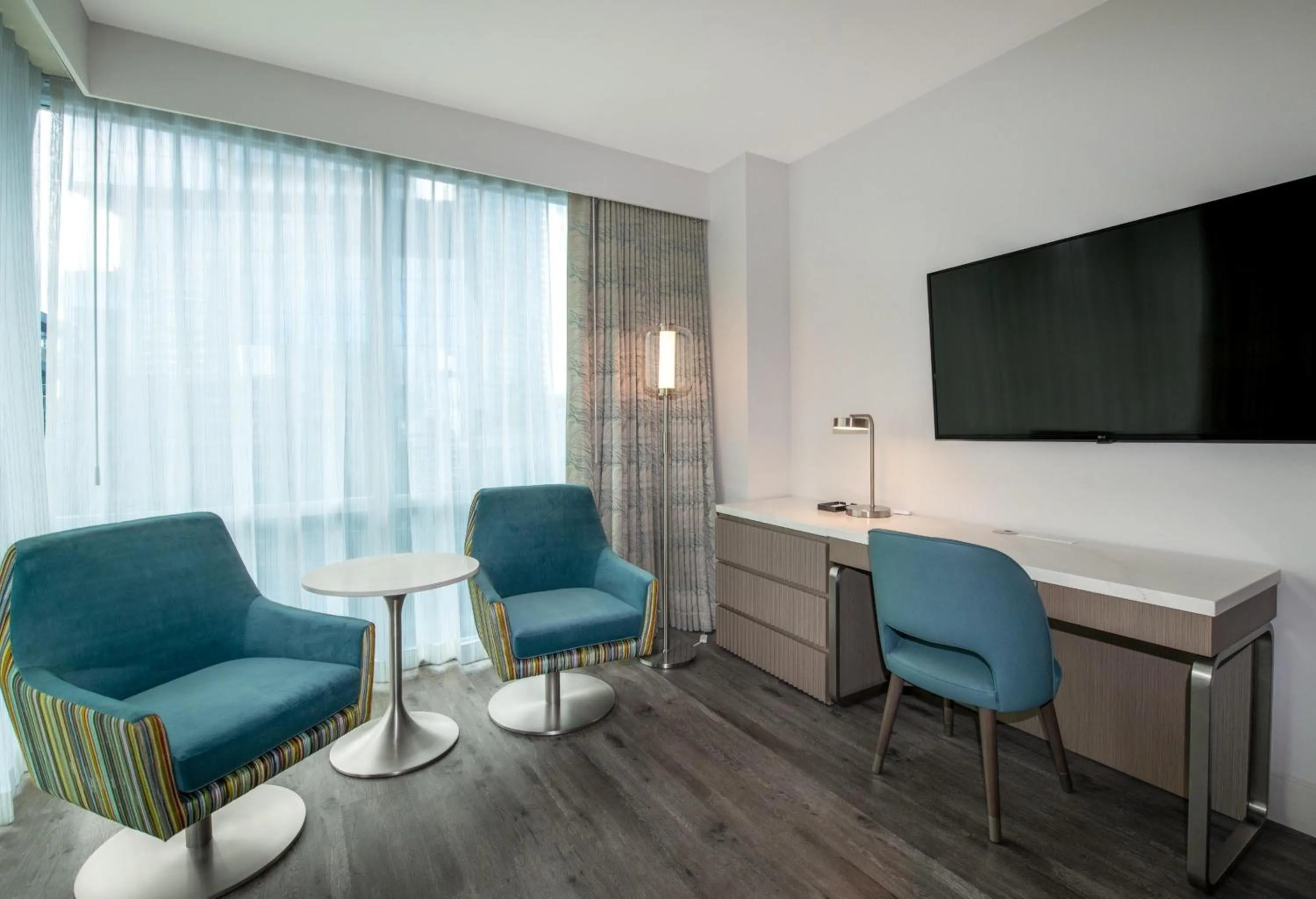 Bedroom in Coast Coal Harbour Vancouver Hotel by APA