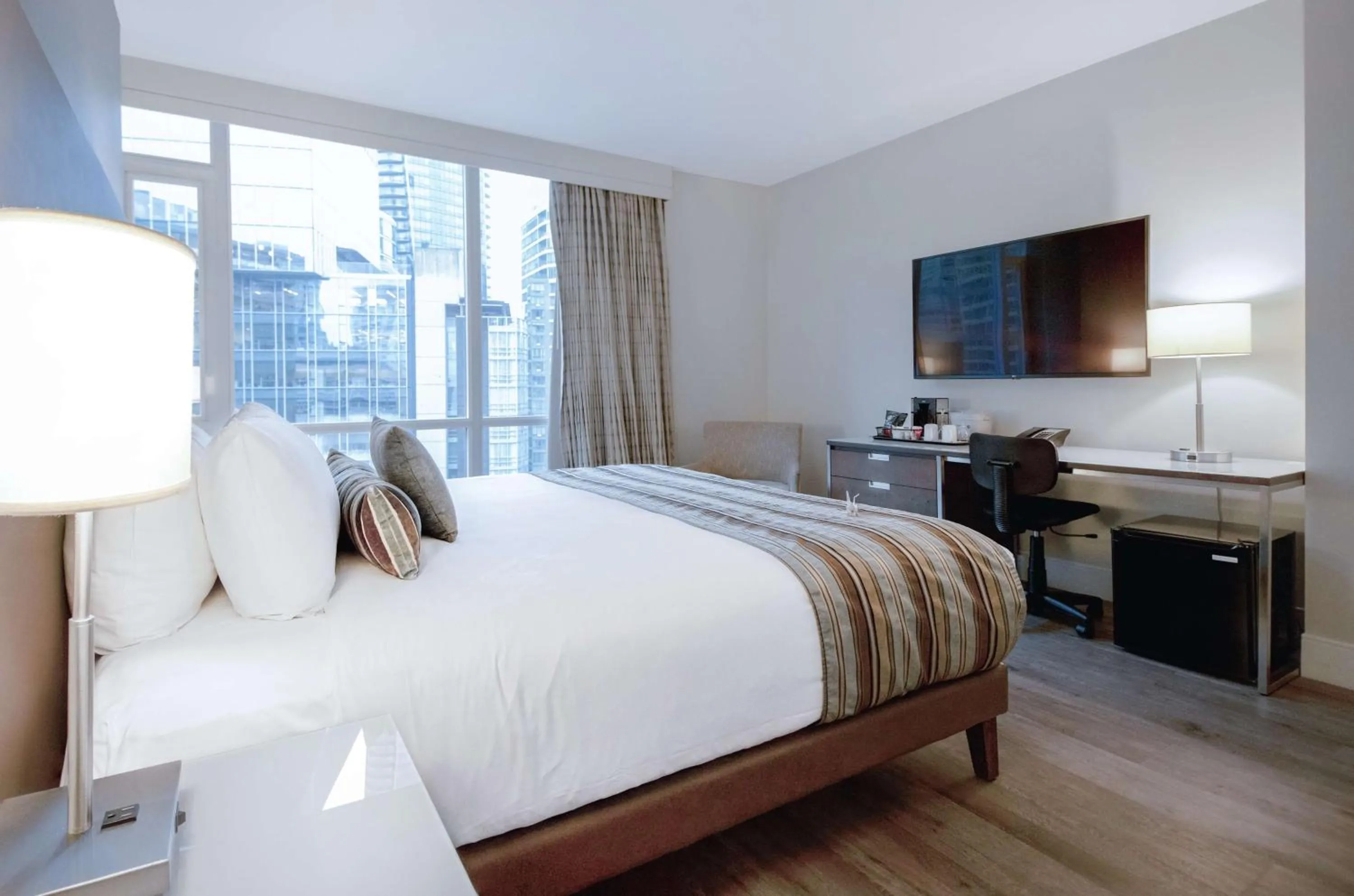 Bedroom, Bed in Coast Coal Harbour Vancouver Hotel by APA