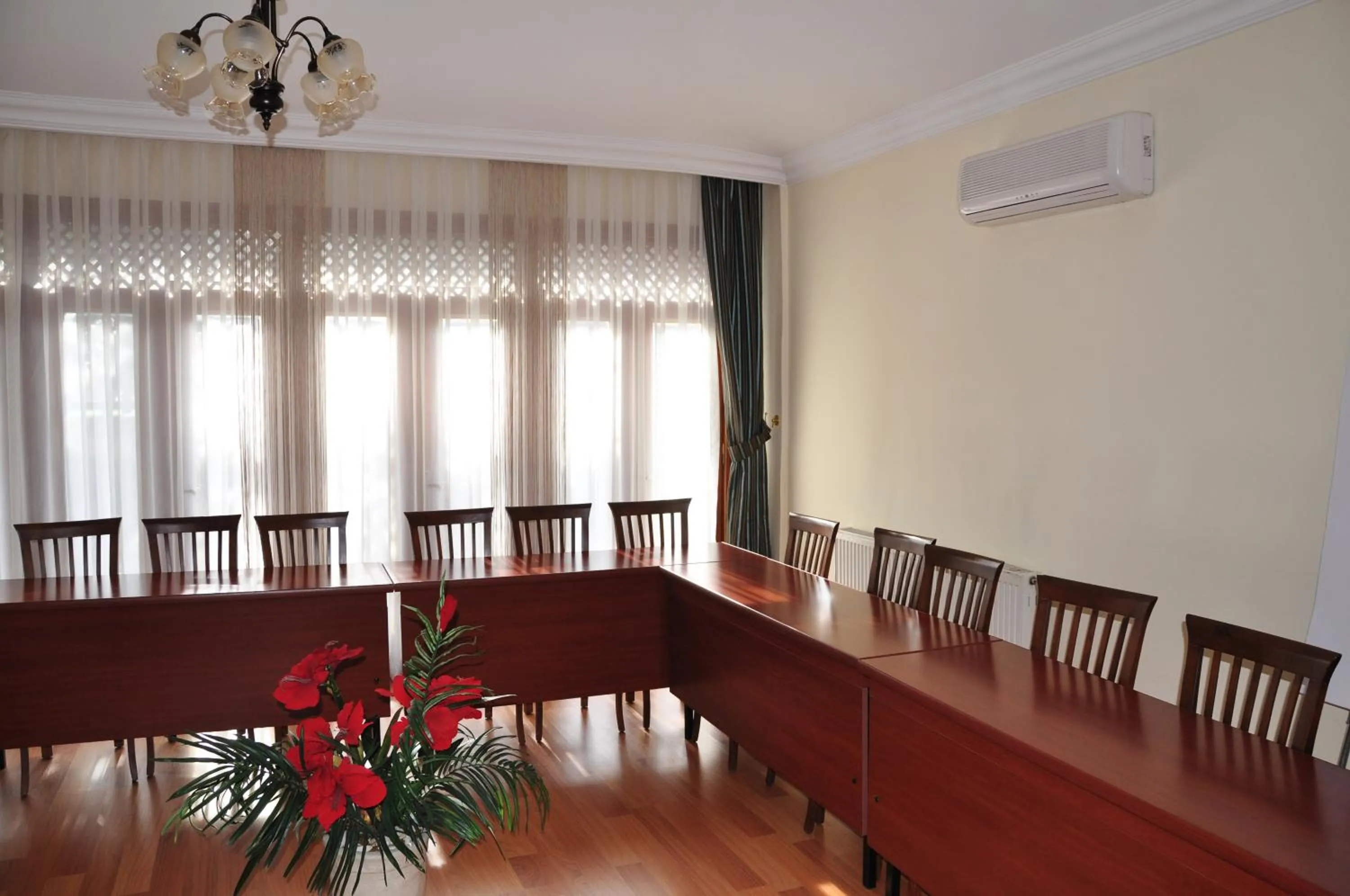 Meeting/conference room in Turquhouse Hotel
