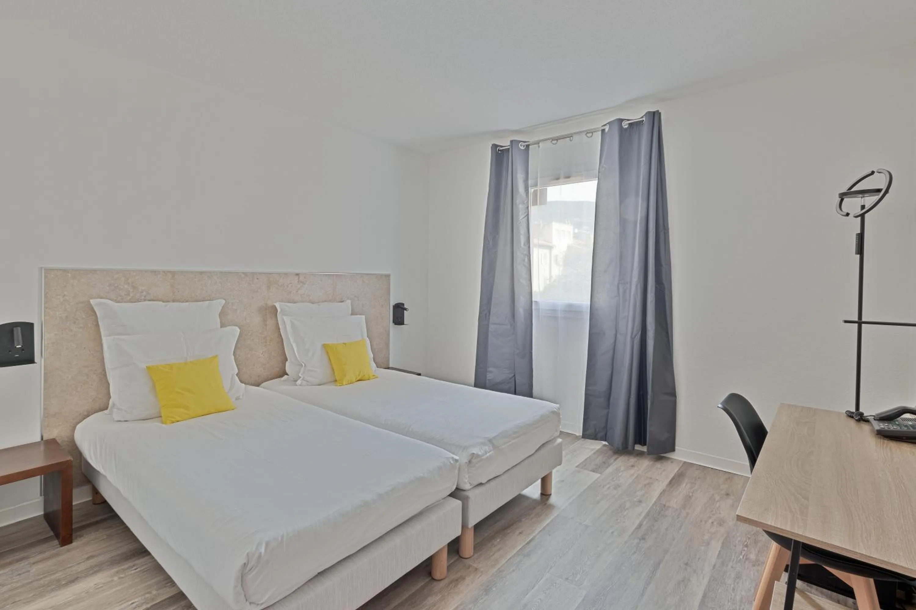 Bed in Hôtel Provence