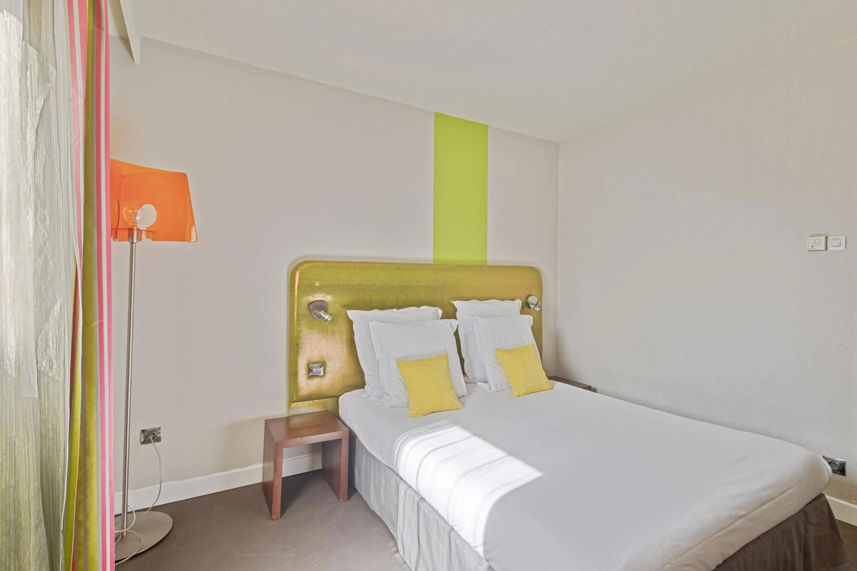 Bed in Hôtel Provence