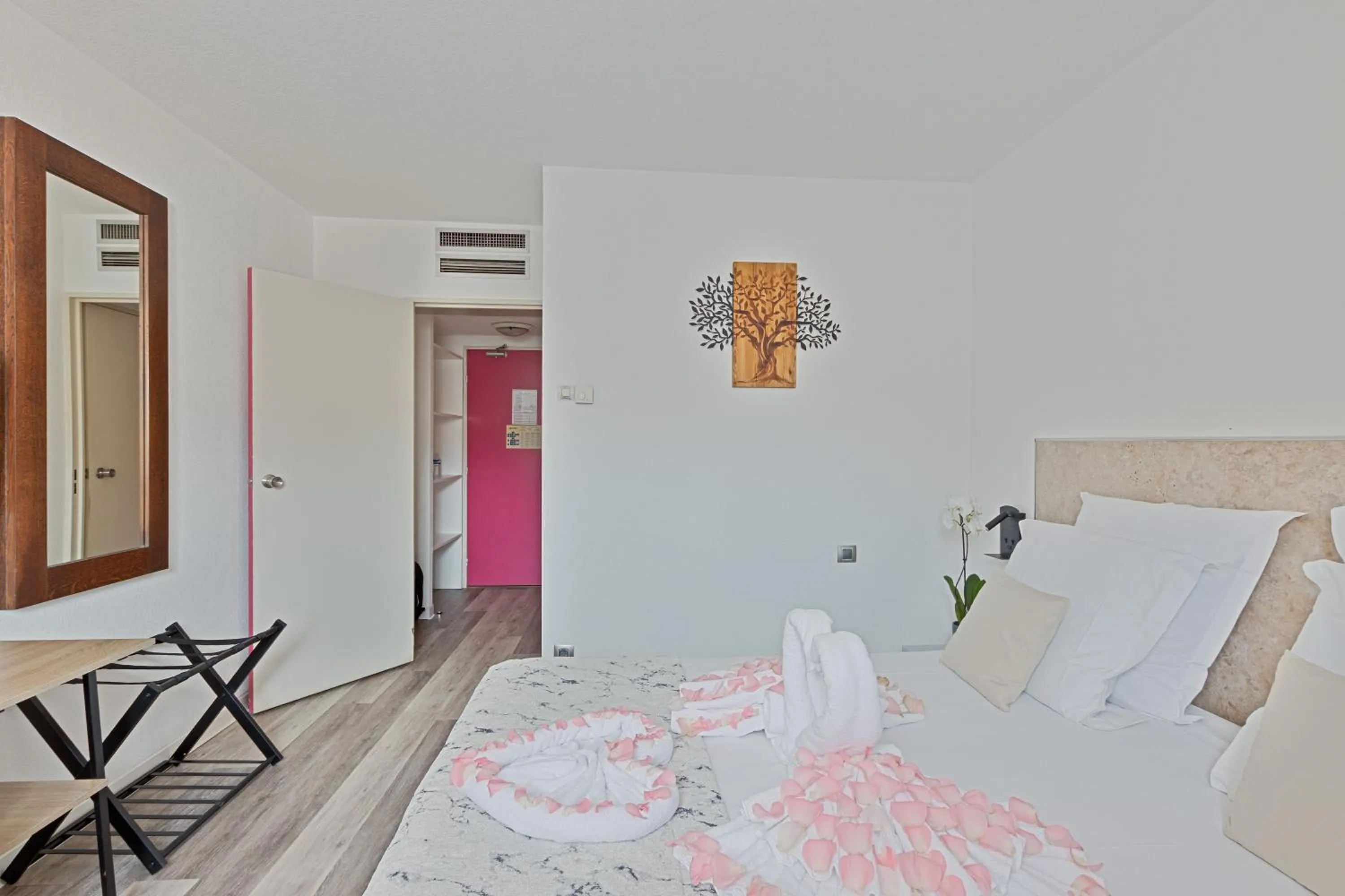 Bed in Hôtel Provence