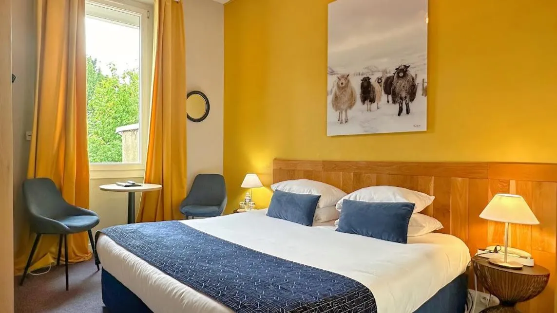 Photo of the whole room, Bed in Hôtel Coeur De Loire