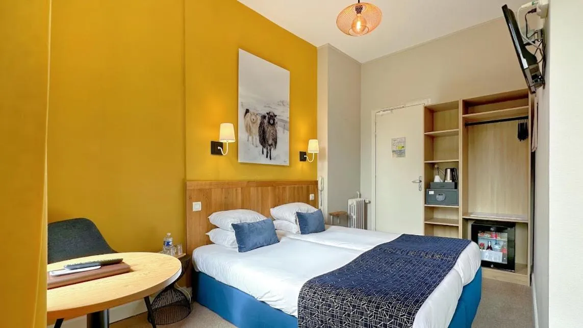 Photo of the whole room, Bed in Hôtel Coeur De Loire