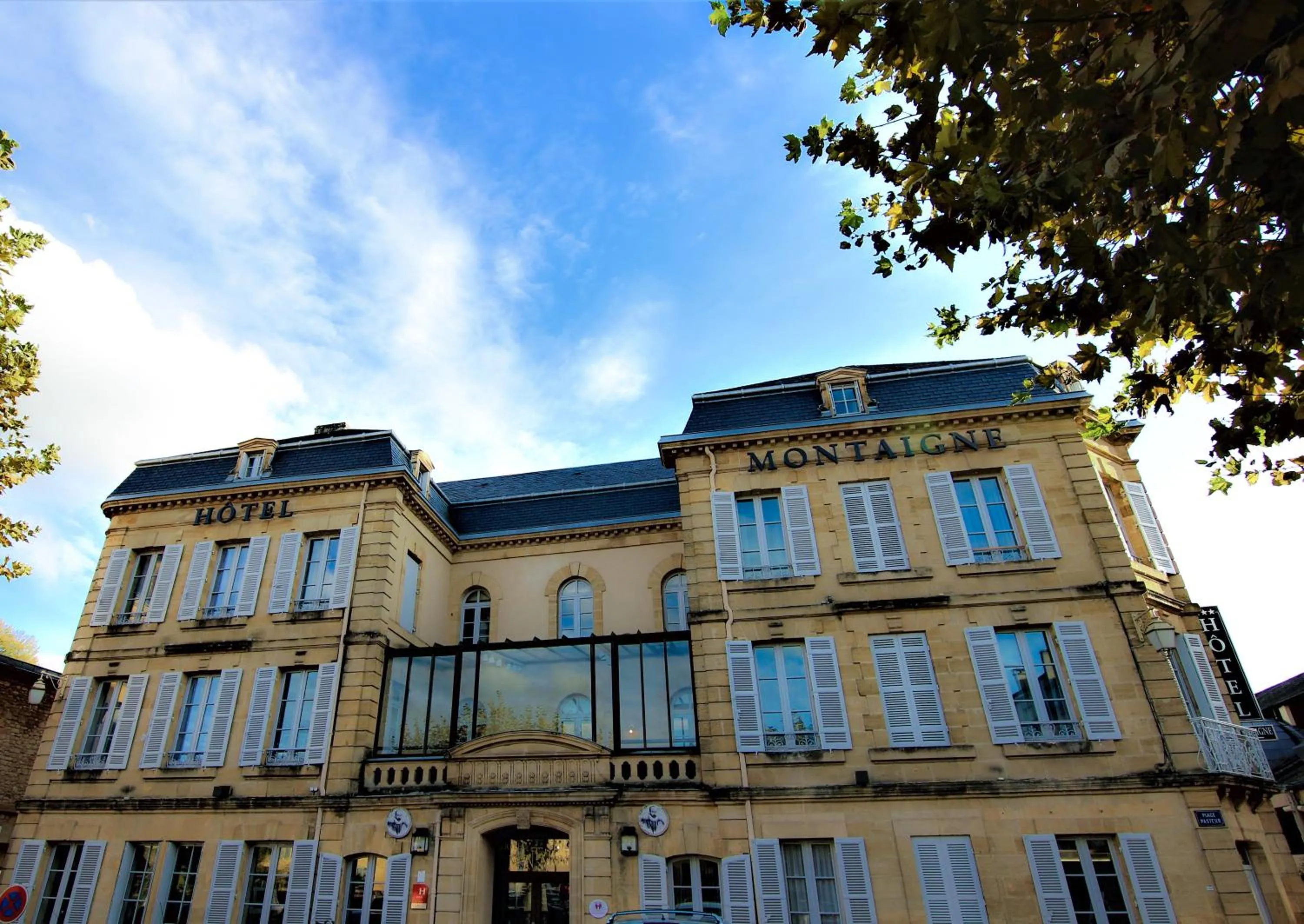 Property building in Hôtel Montaigne