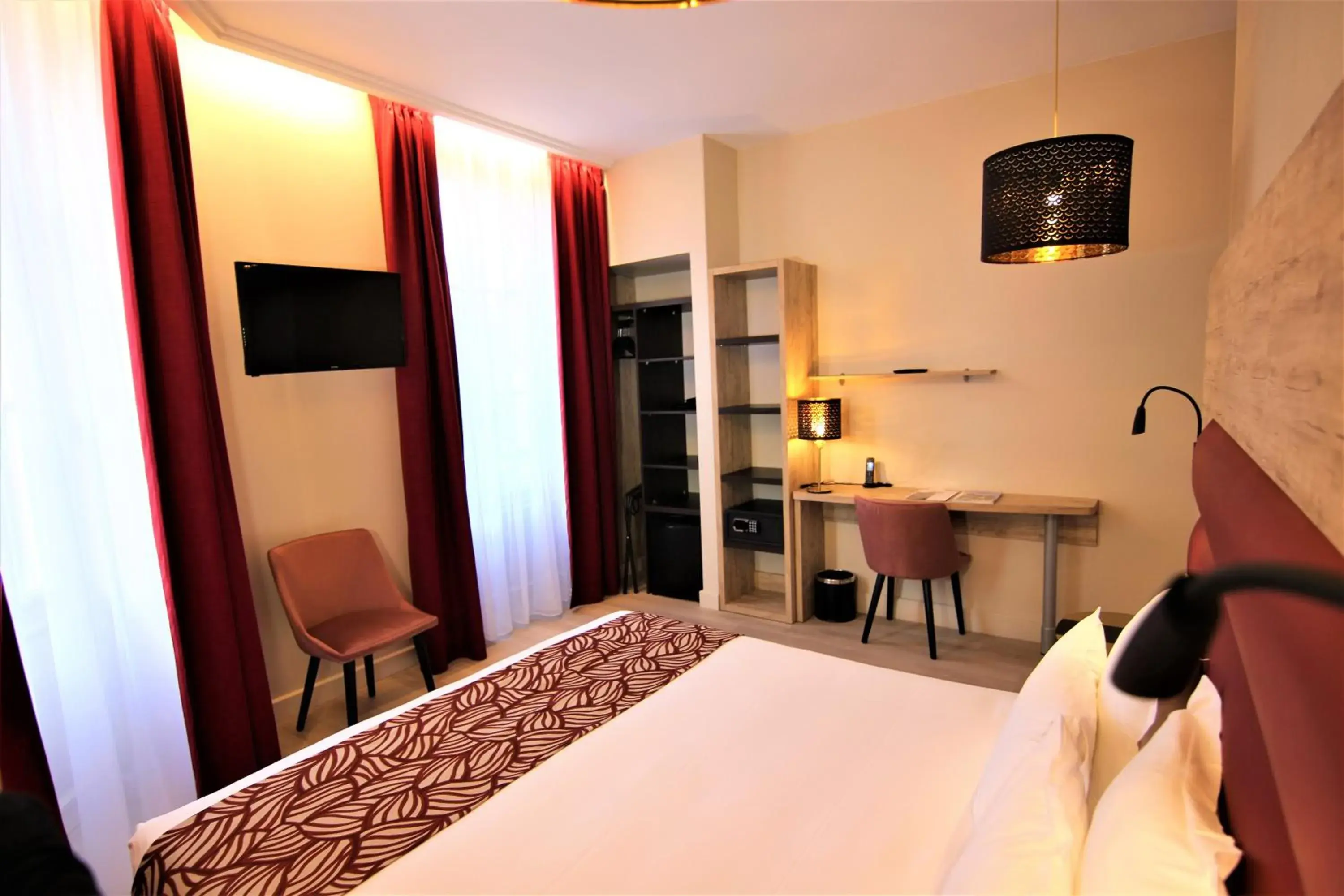 Comfort Double Room in Hôtel Montaigne Comfort Double Room in Hôtel Montaigne