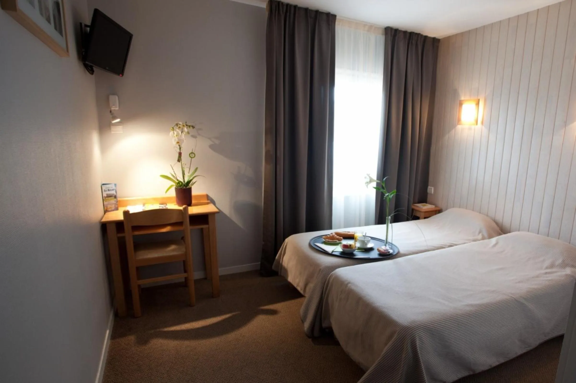 Photo of the whole room, Bed in Logis Hôtel Le Relais