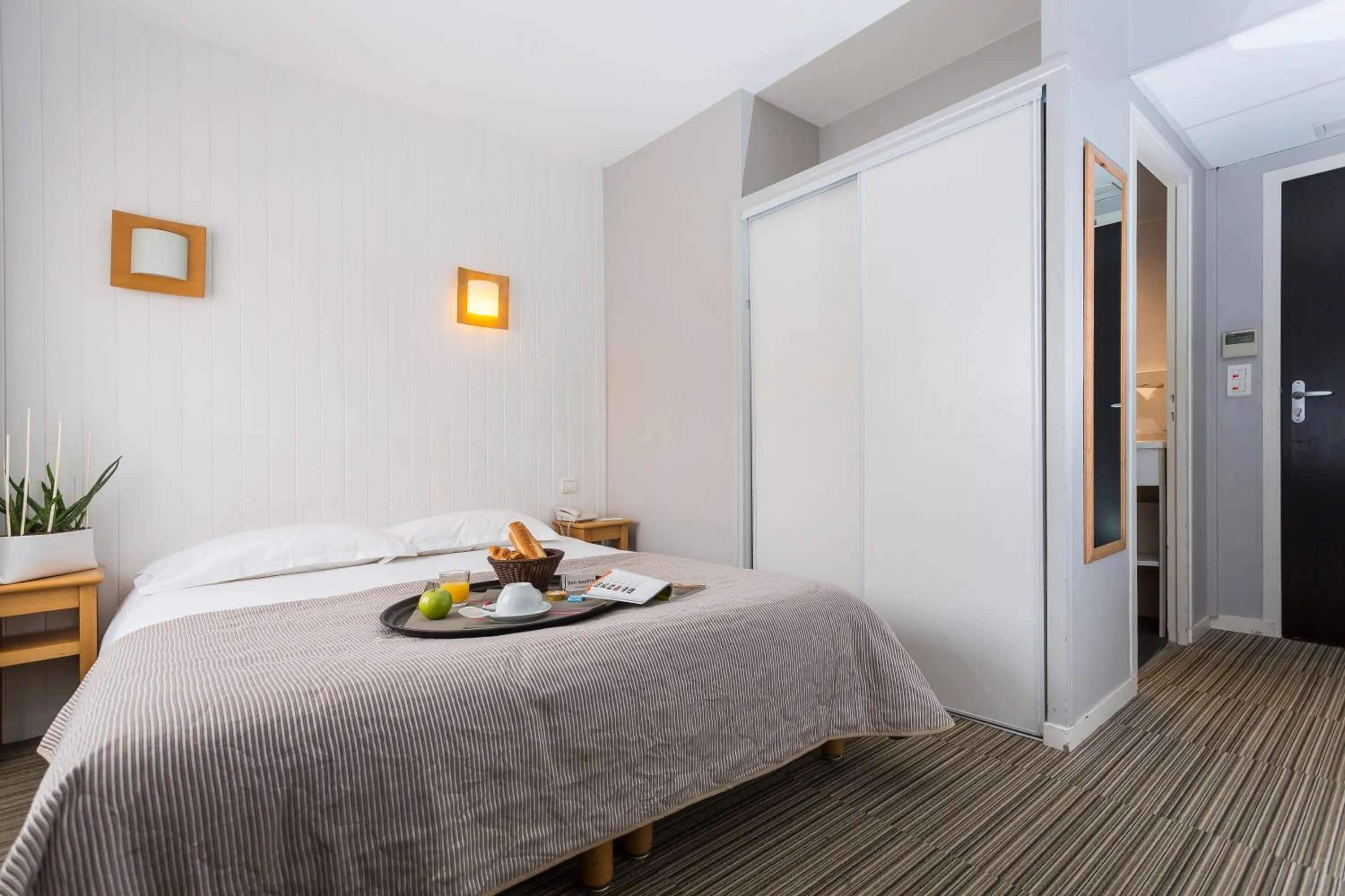 Photo of the whole room, Bed in Logis Hôtel Le Relais