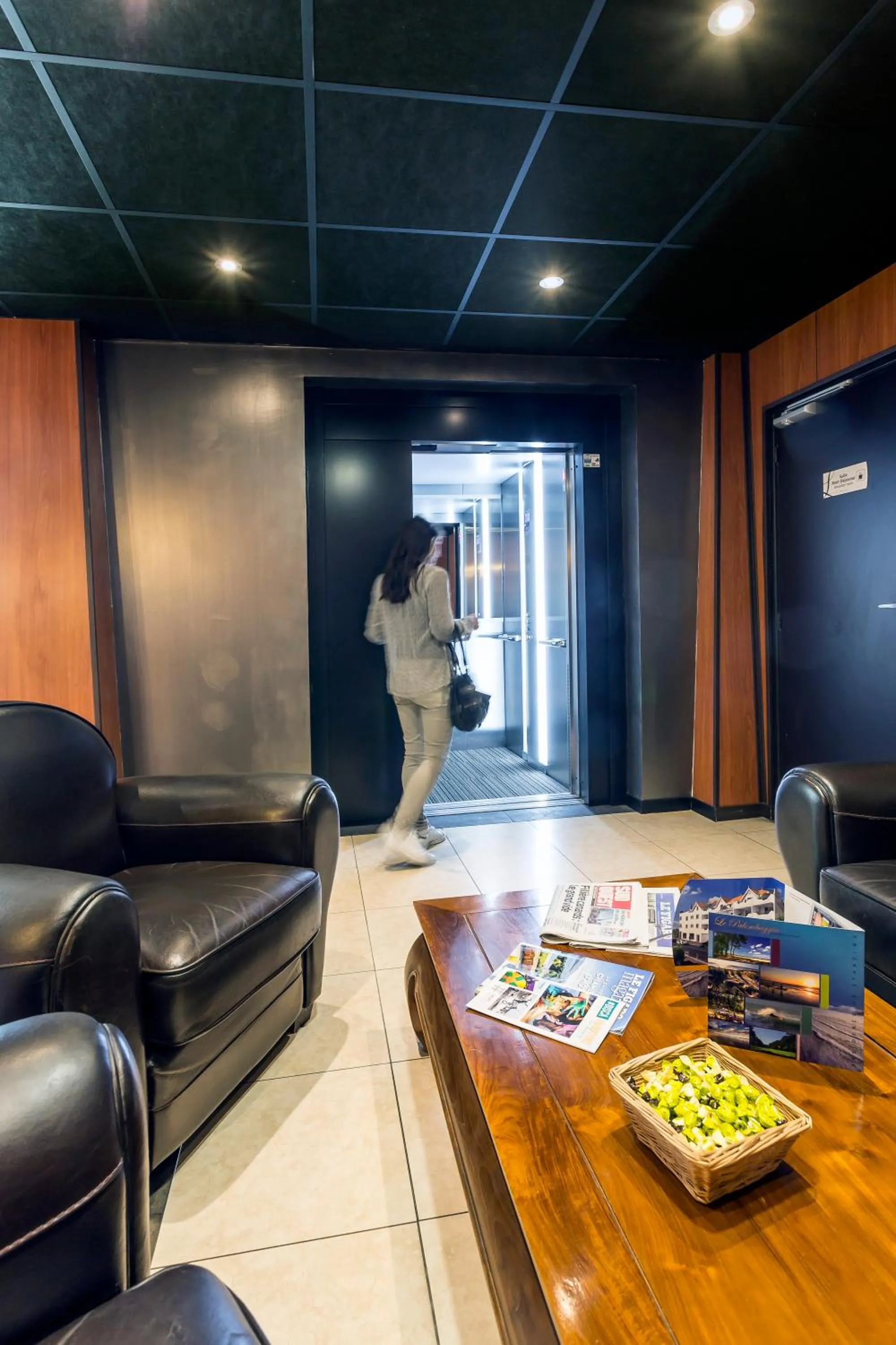 Communal lounge/ TV room in Logis Hôtel Le Relais