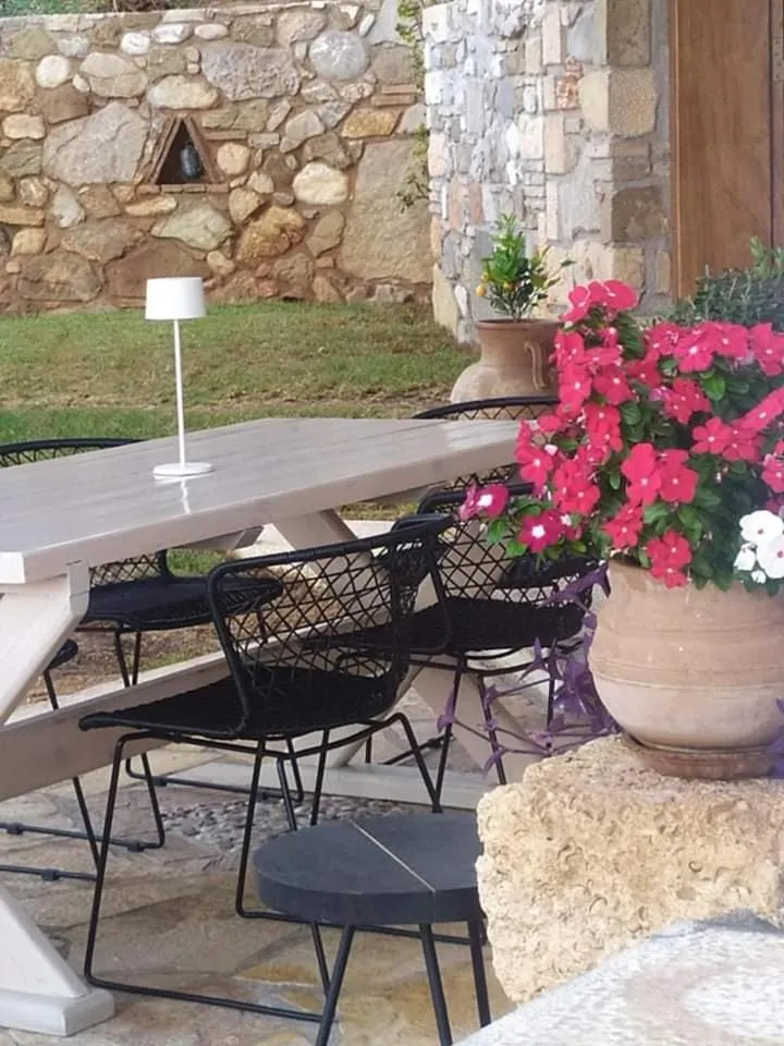 Patio in Yialasi Hotel