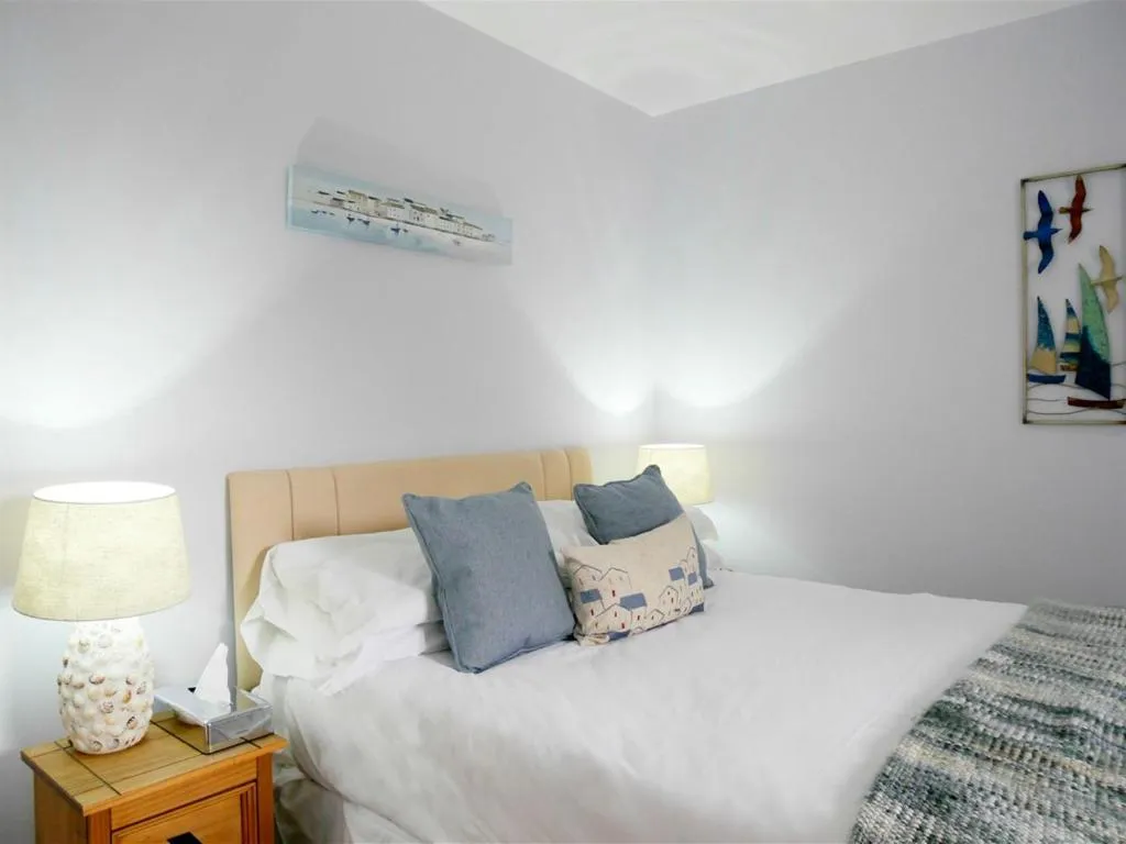 Bedroom, Bed in Norton House Hotel - Mumbles