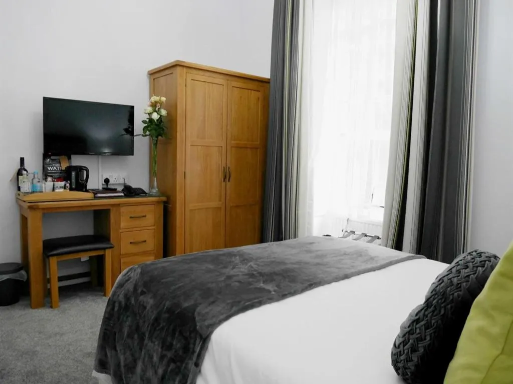 Bedroom, Bed in Norton House Hotel - Mumbles