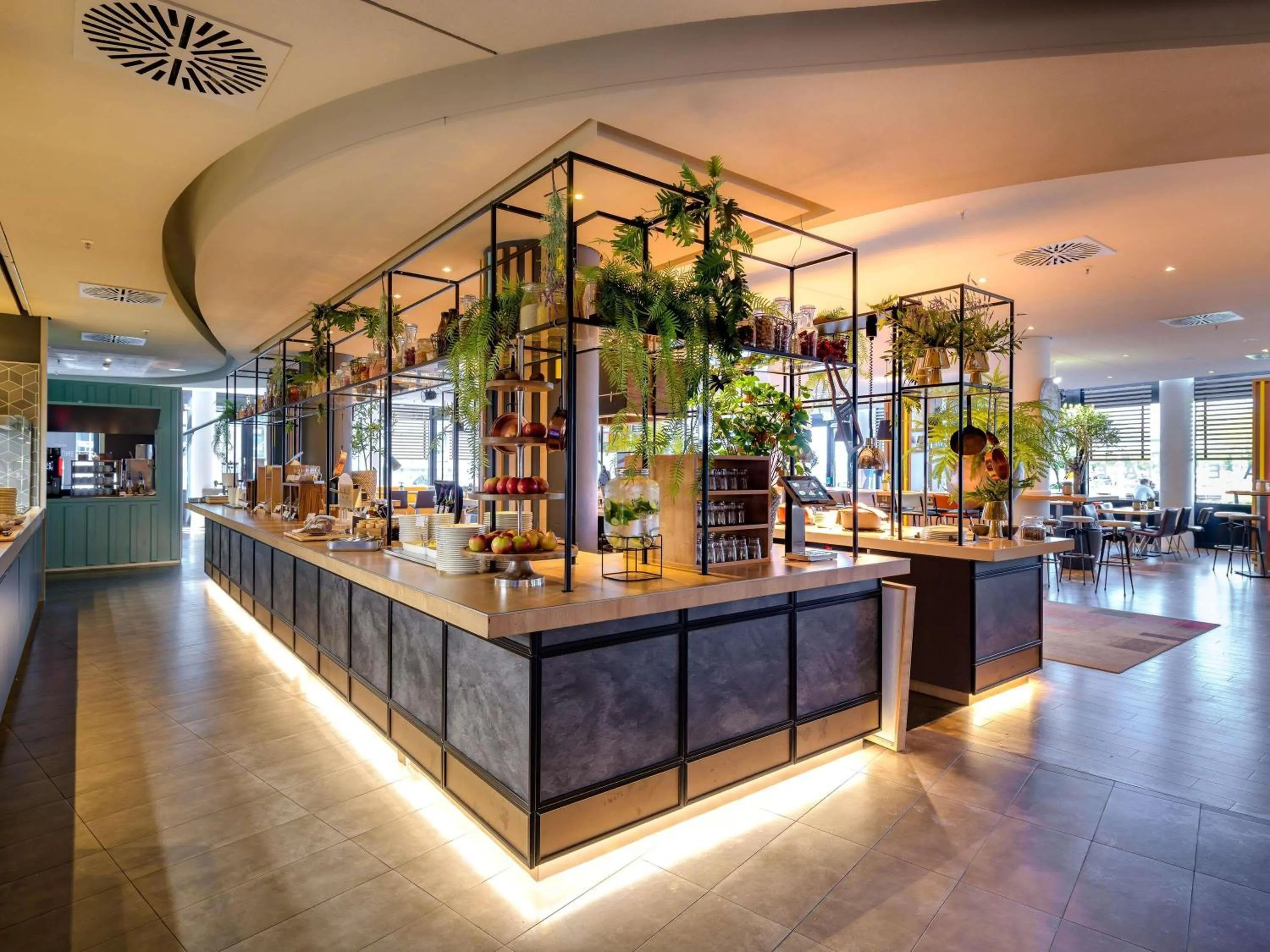 Restaurant/places to eat in Novotel München Airport